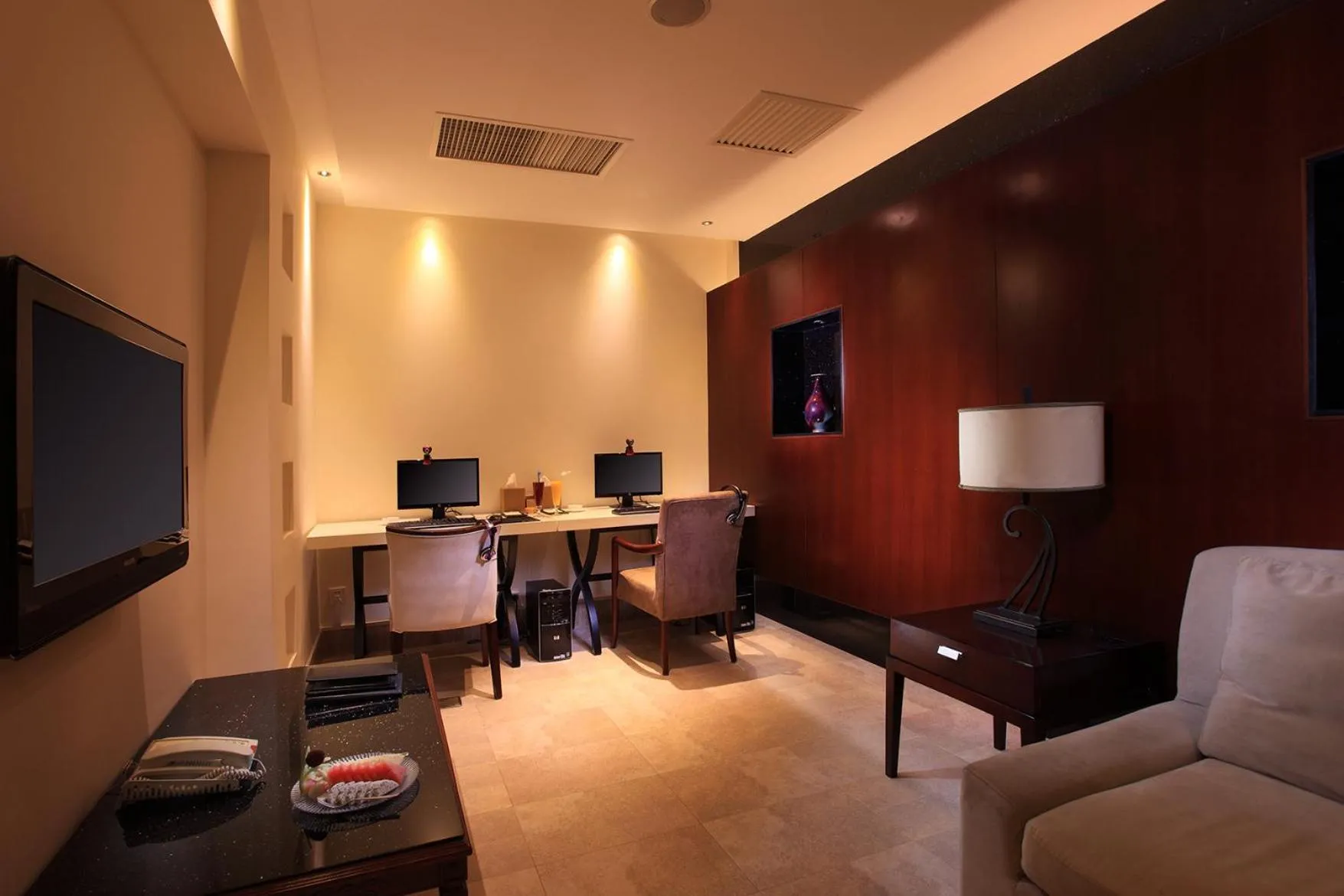 Communal lounge/ TV room in Tianhong Resort Hotel, Yalong Bay, Sanya