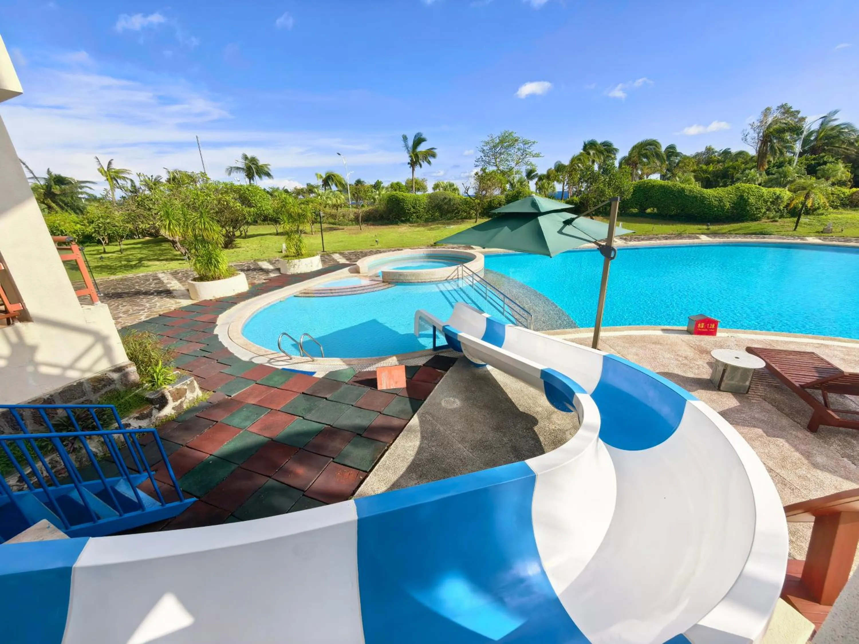Swimming pool in Tianhong Resort Hotel, Yalong Bay, Sanya