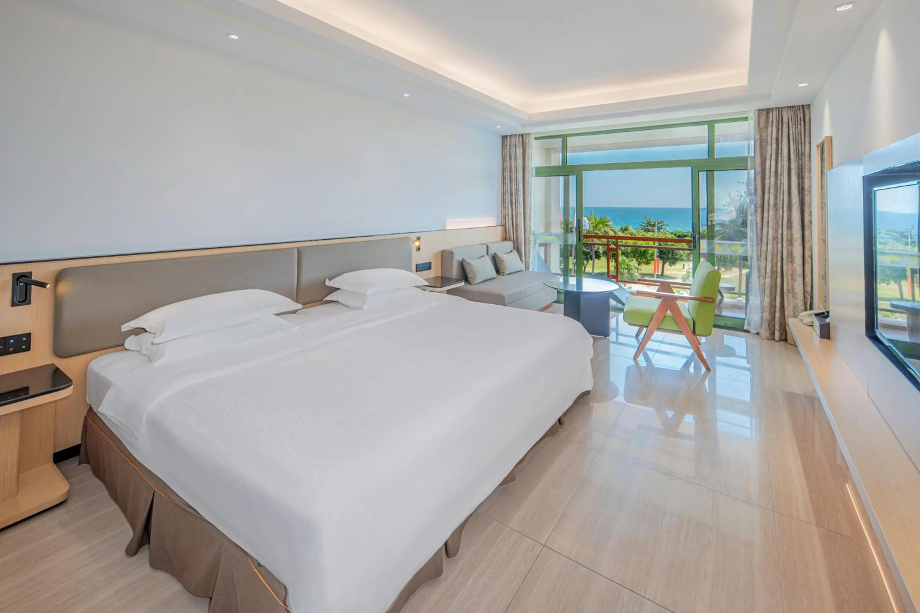 Bed in Tianhong Resort Hotel, Yalong Bay, Sanya