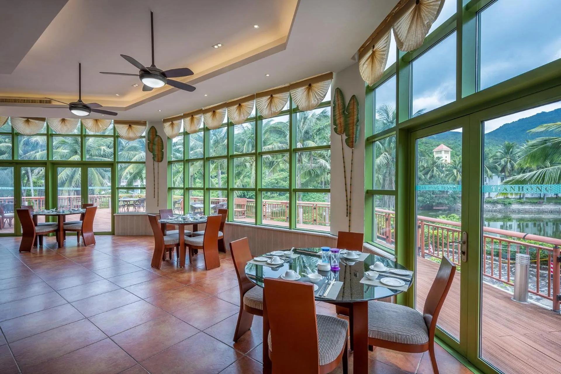 Restaurant/places to eat in Tianhong Resort Hotel, Yalong Bay, Sanya