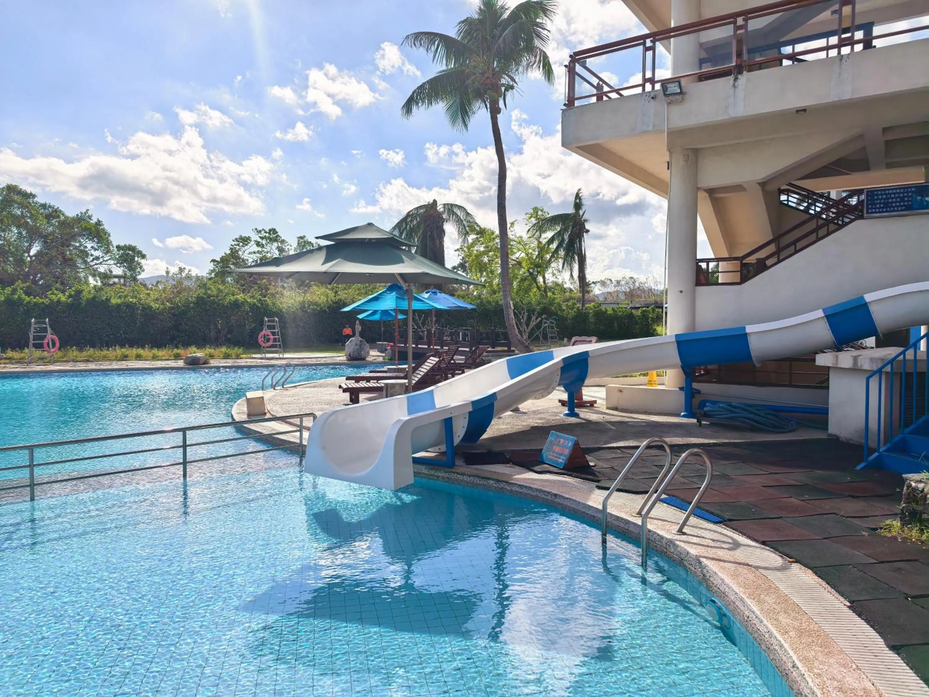 Swimming pool in Tianhong Resort Hotel, Yalong Bay, Sanya