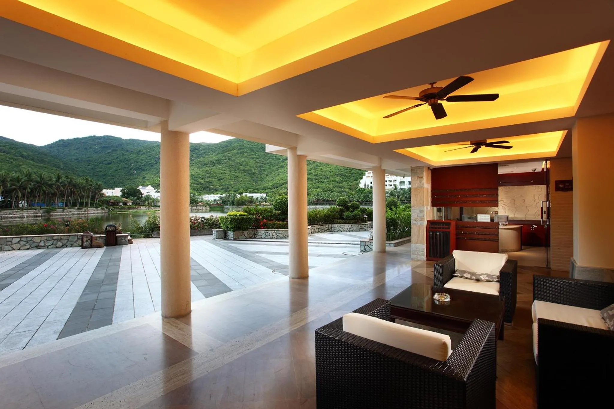 Lounge or bar in Tianhong Resort Hotel, Yalong Bay, Sanya