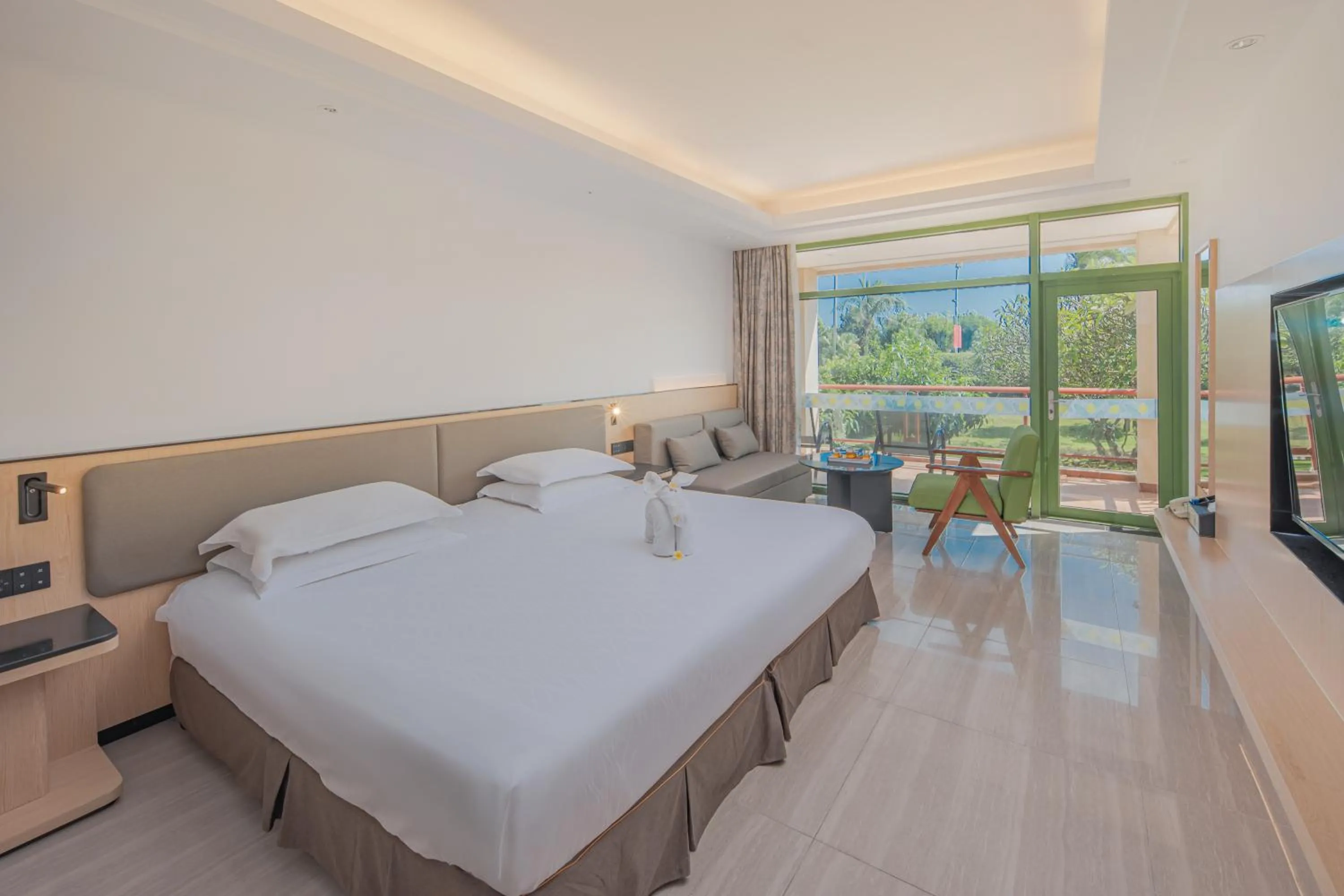 Bed in Tianhong Resort Hotel, Yalong Bay, Sanya