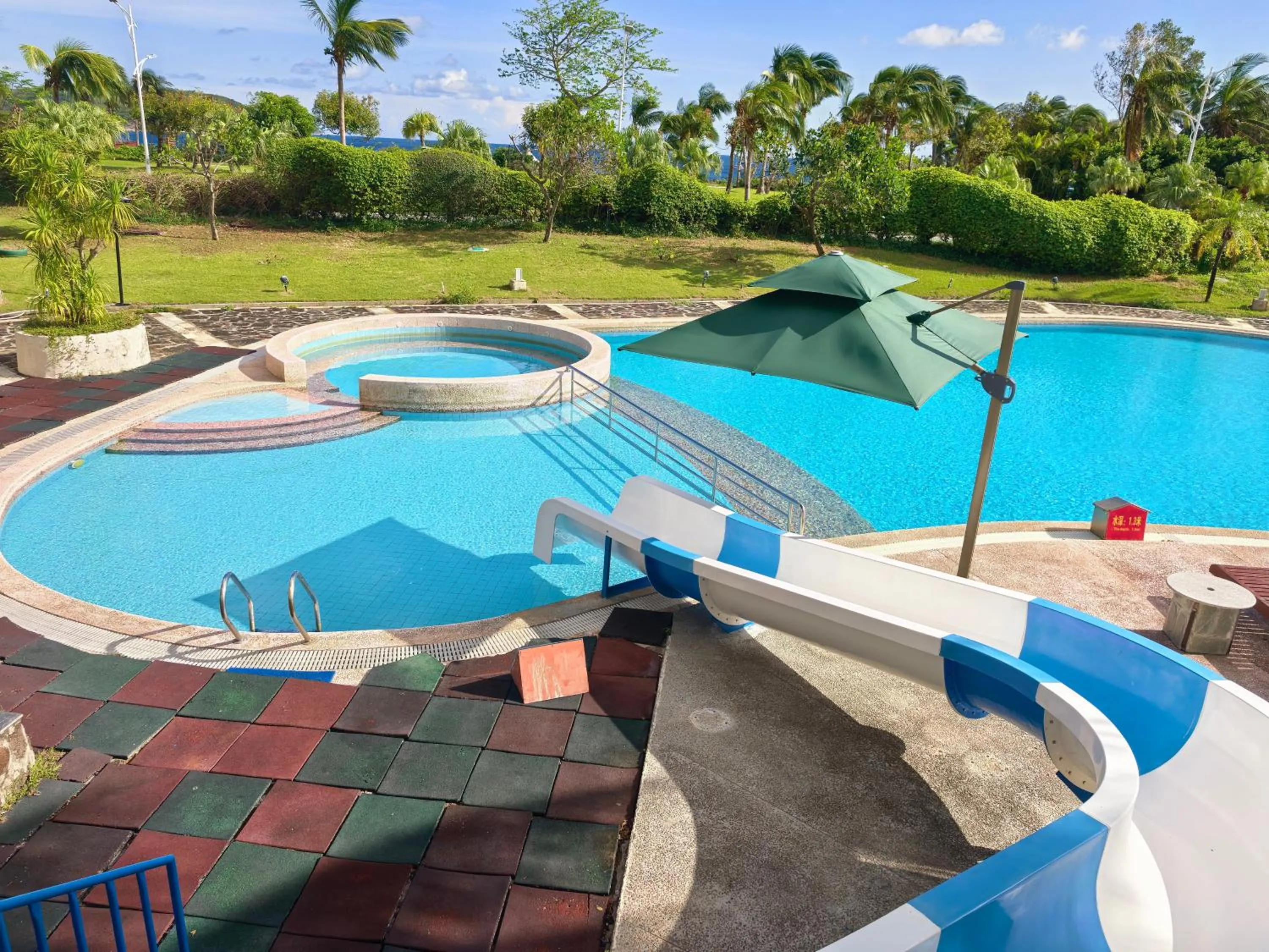 Swimming pool in Tianhong Resort Hotel, Yalong Bay, Sanya