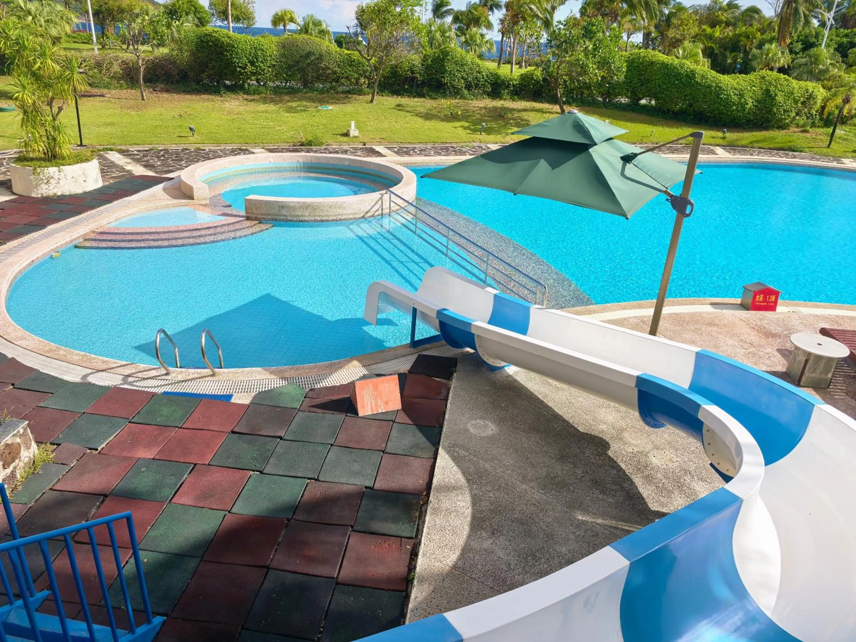 Swimming pool in Tianhong Resort Hotel, Yalong Bay, Sanya