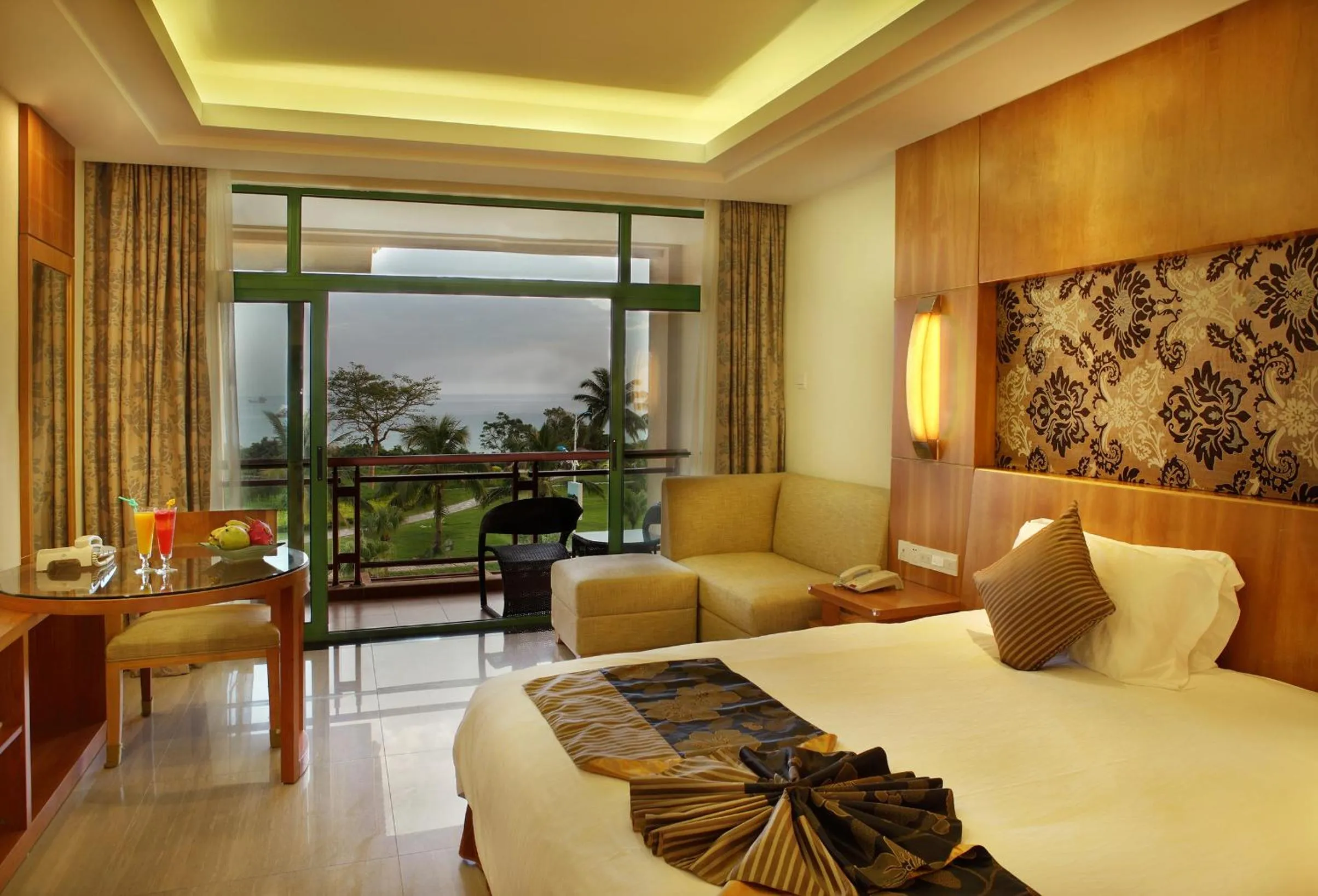 Bedroom, Bed in Tianhong Resort Hotel, Yalong Bay, Sanya