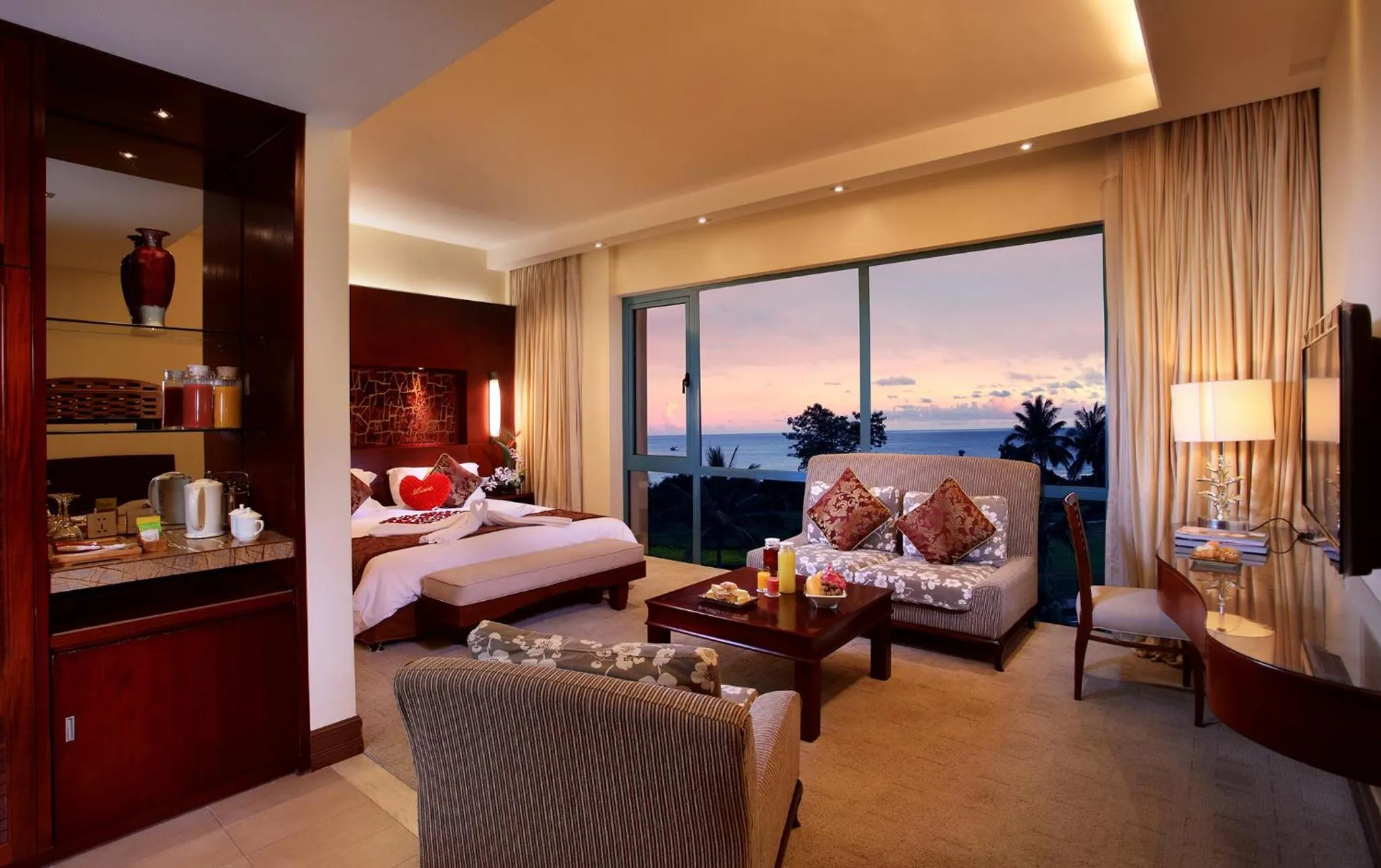 Photo of the whole room, Bed in Tianhong Resort Hotel, Yalong Bay, Sanya