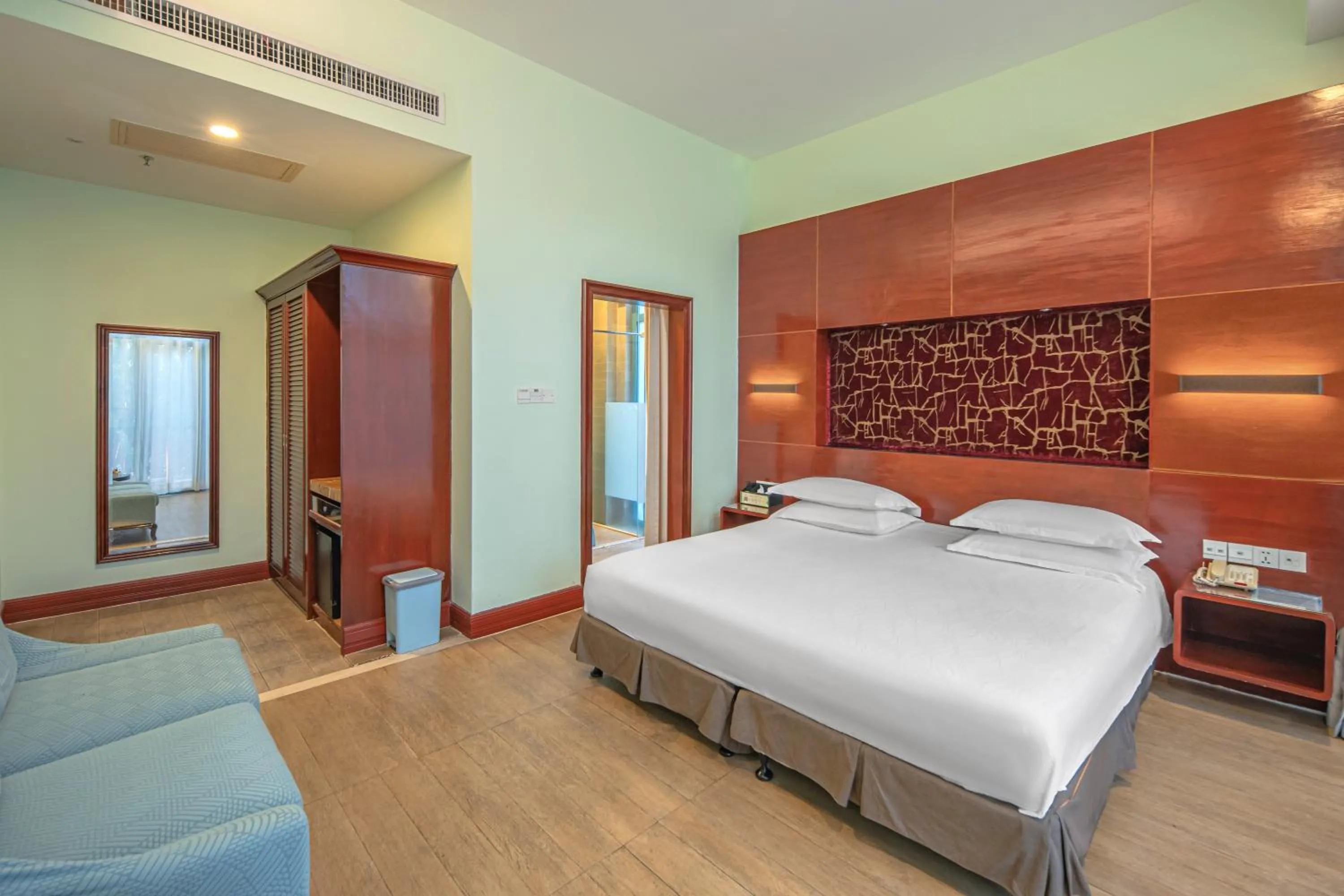 Bed in Tianhong Resort Hotel, Yalong Bay, Sanya