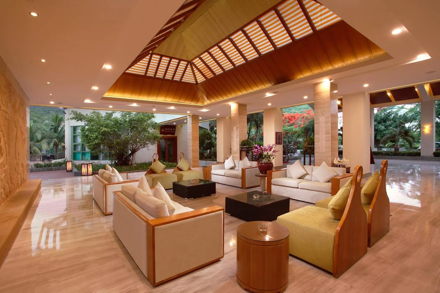 Lounge or bar in Tianhong Resort Hotel, Yalong Bay, Sanya