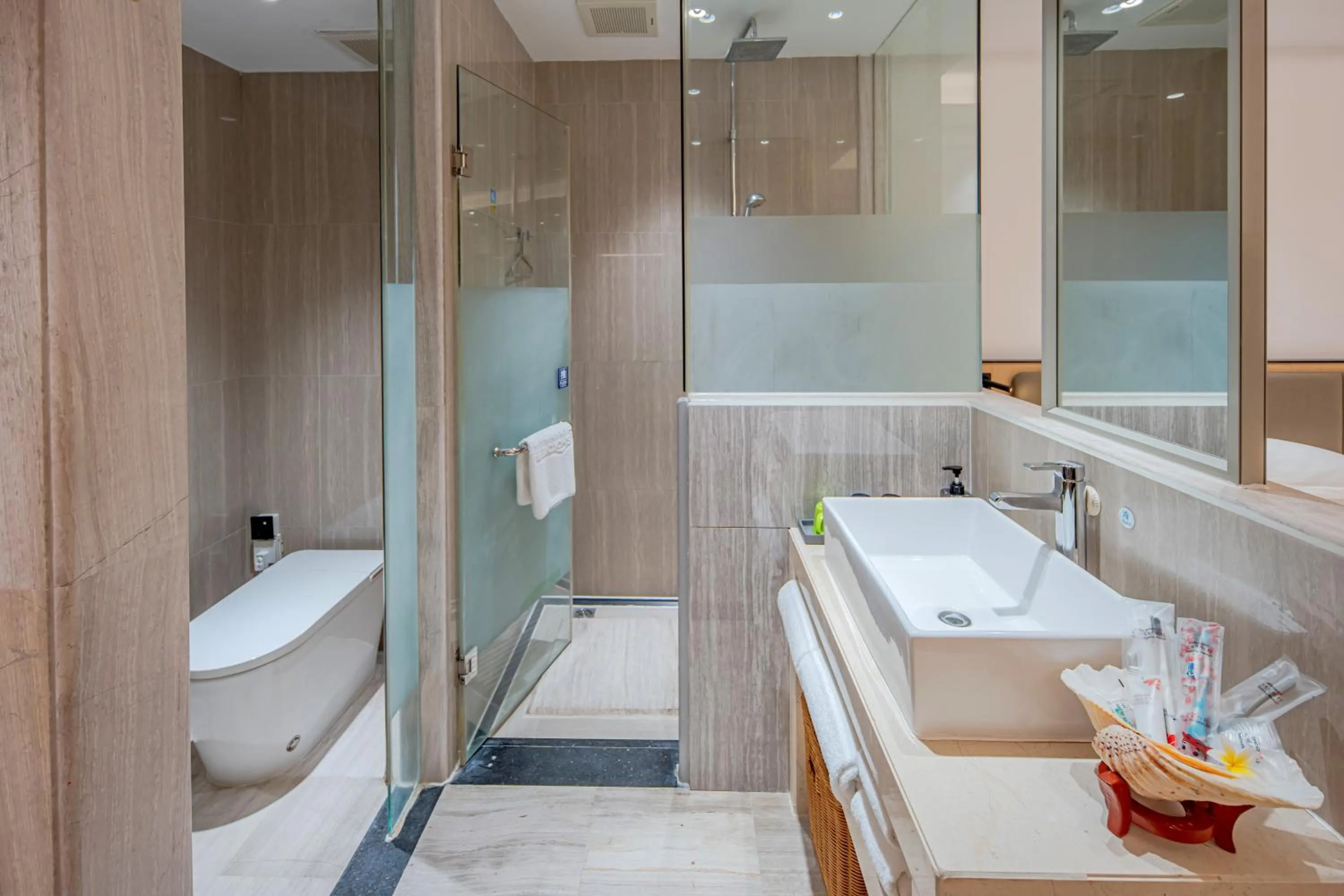 Shower in Tianhong Resort Hotel, Yalong Bay, Sanya