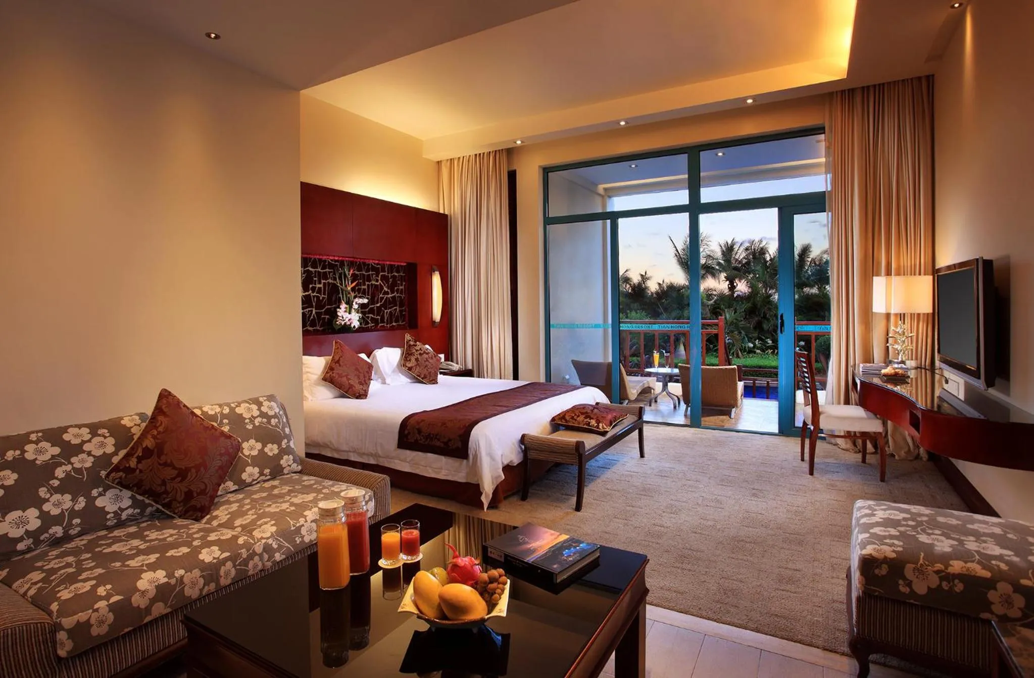 Photo of the whole room, Bed in Tianhong Resort Hotel, Yalong Bay, Sanya