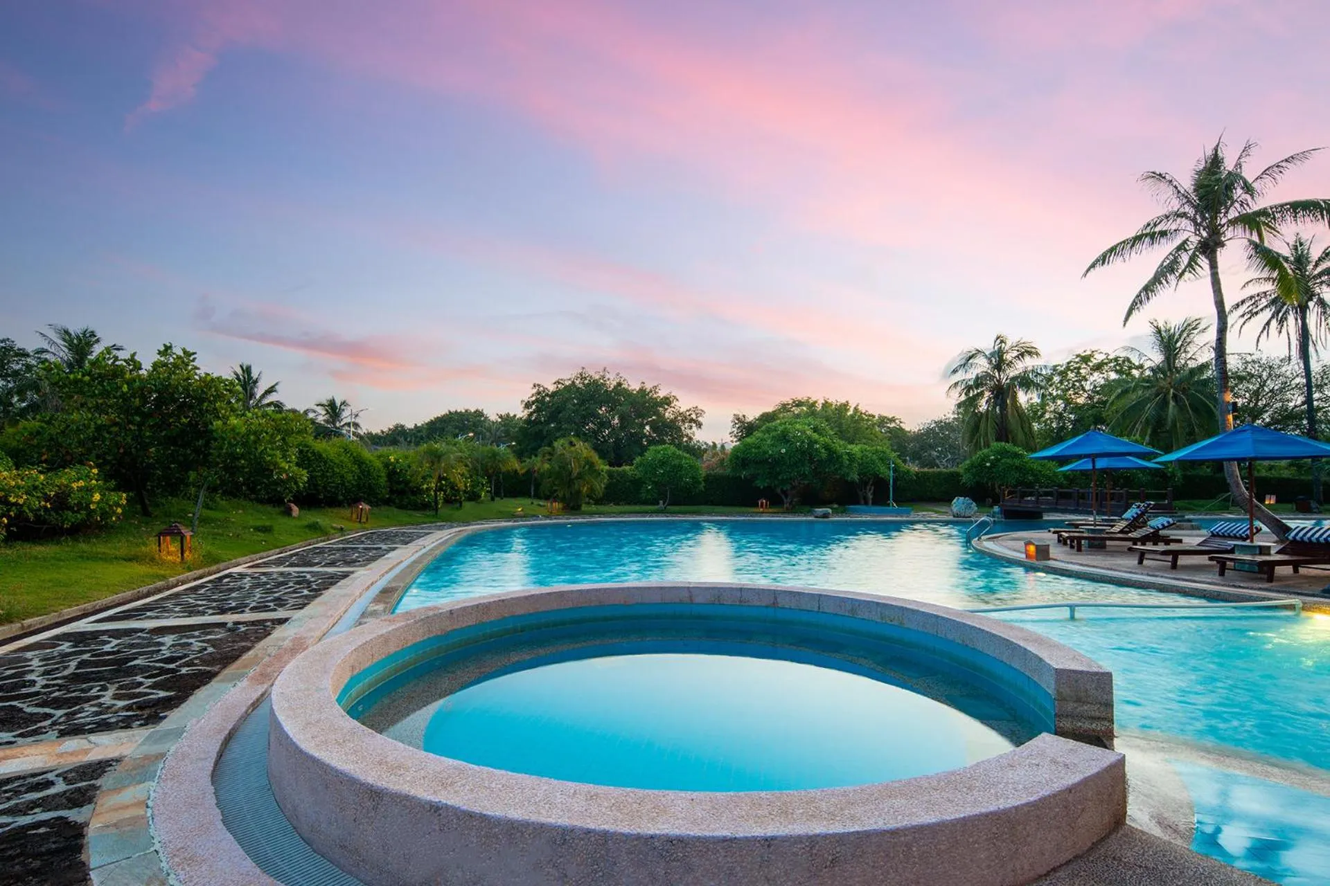 Swimming pool in Tianhong Resort Hotel, Yalong Bay, Sanya