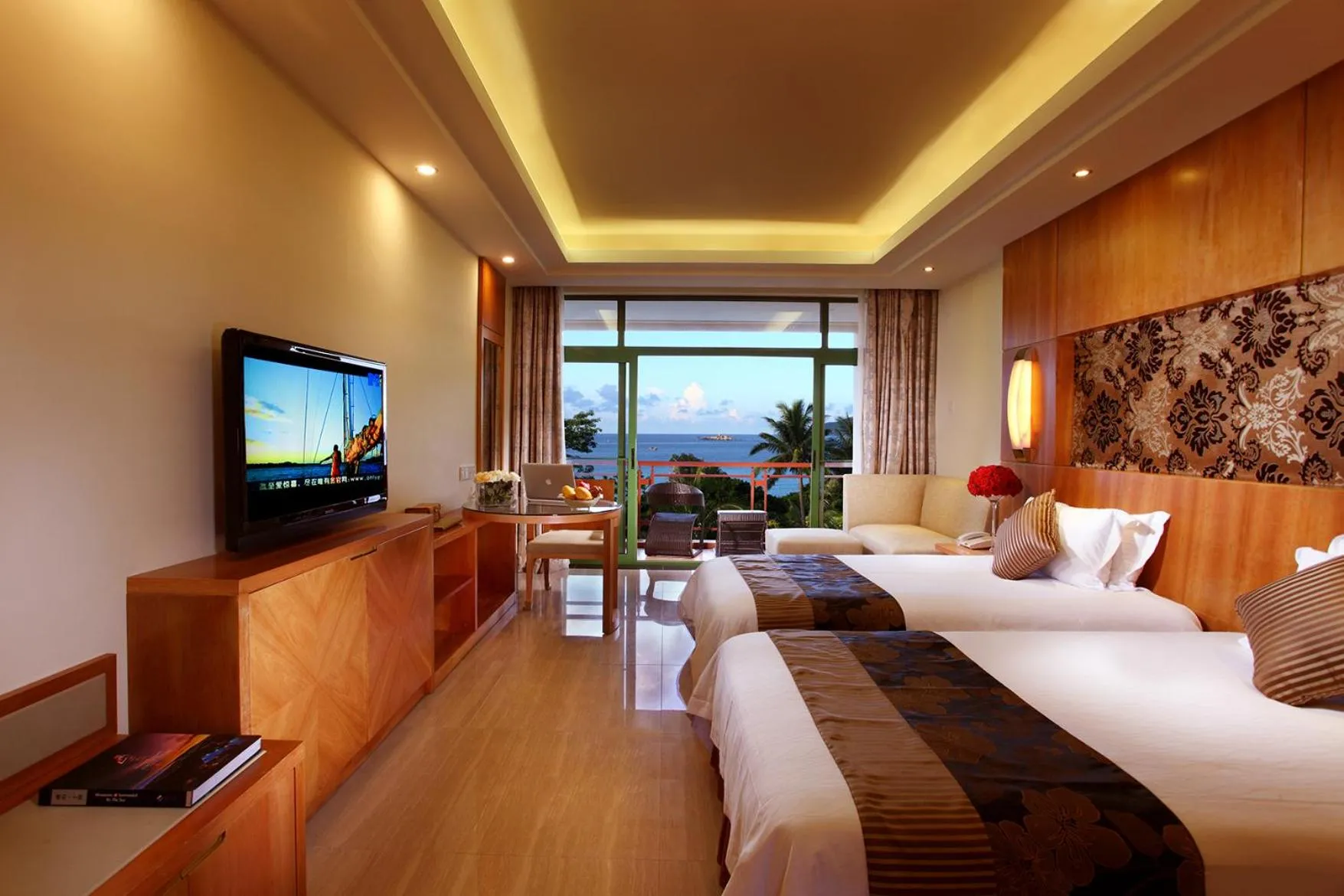 Photo of the whole room, Bed in Tianhong Resort Hotel, Yalong Bay, Sanya