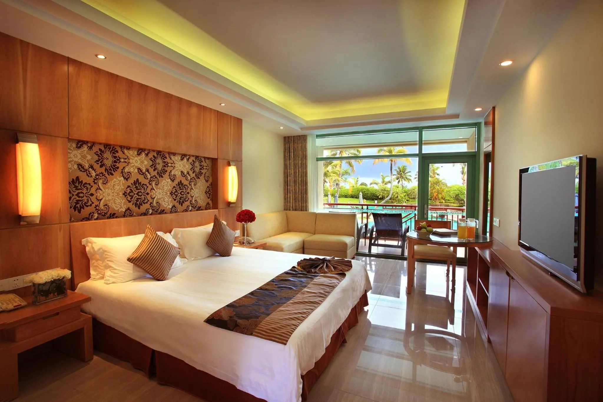 Photo of the whole room, Bed in Tianhong Resort Hotel, Yalong Bay, Sanya