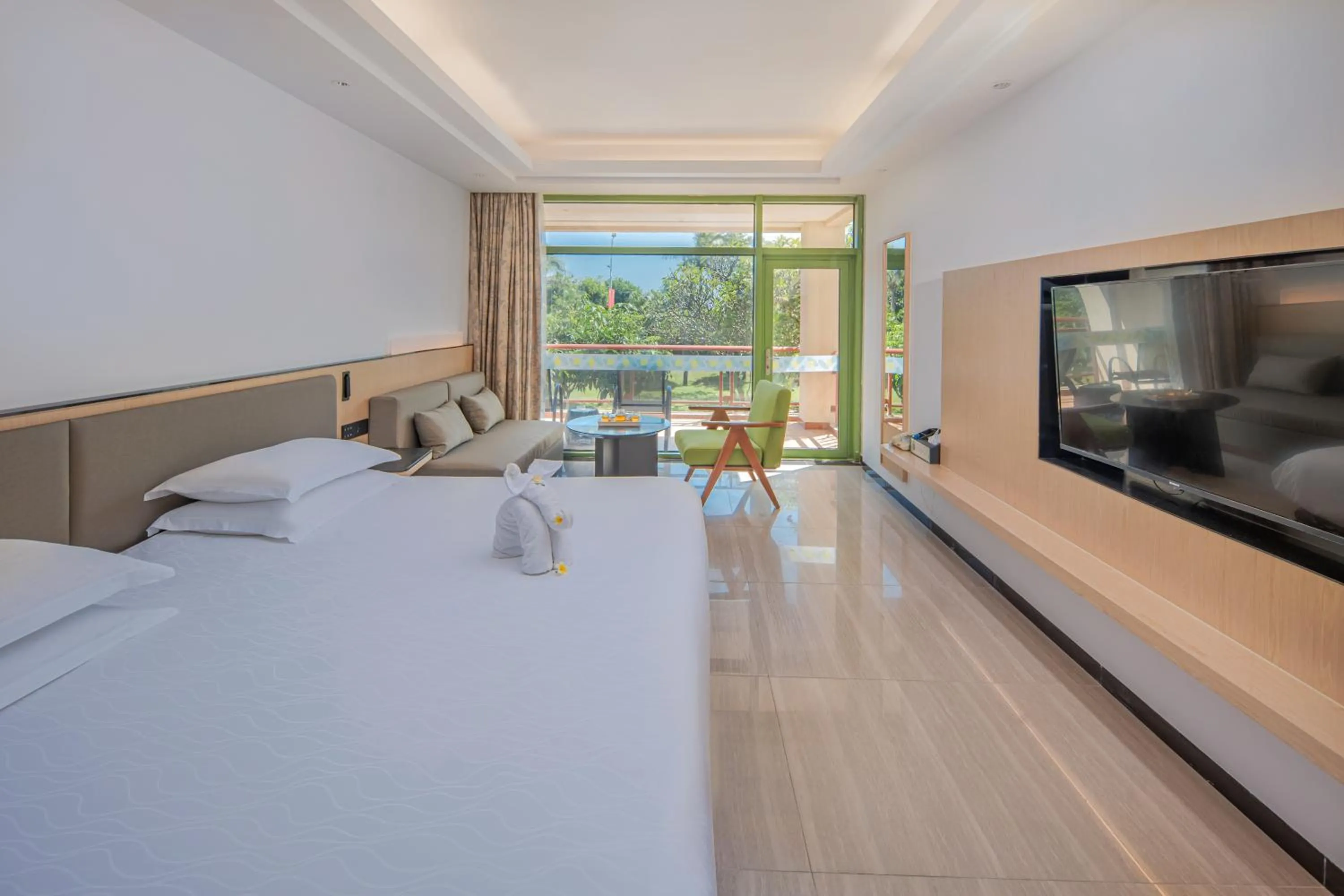 Bed in Tianhong Resort Hotel, Yalong Bay, Sanya