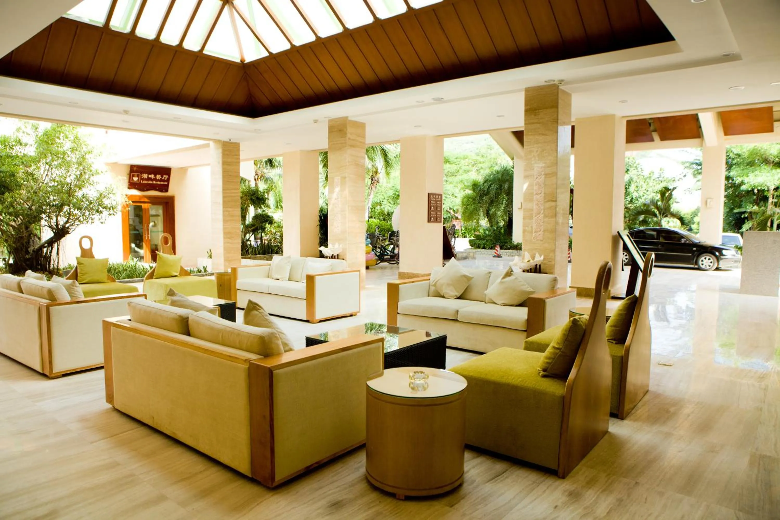 Lounge or bar in Tianhong Resort Hotel, Yalong Bay, Sanya