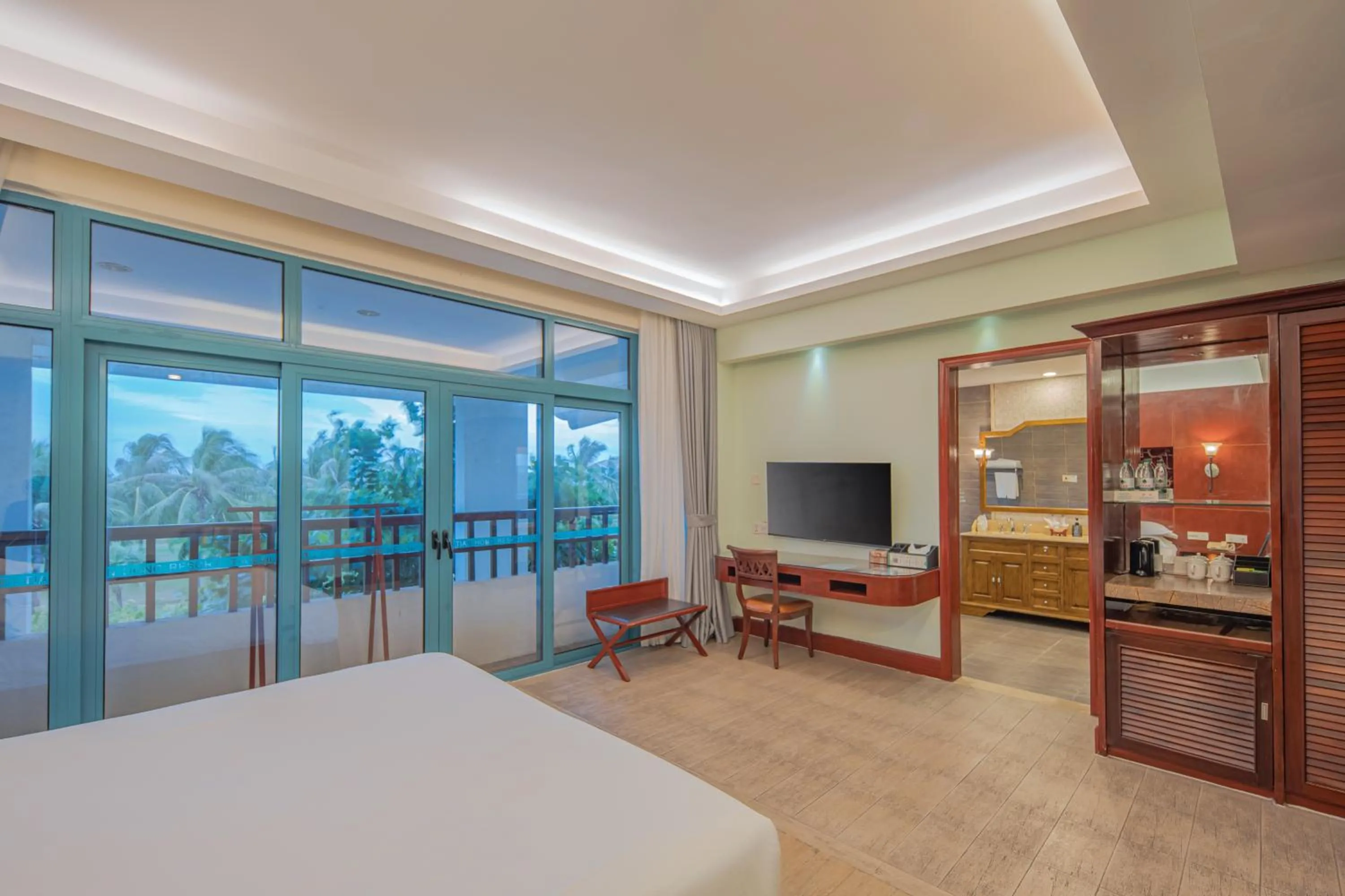 Bed in Tianhong Resort Hotel, Yalong Bay, Sanya