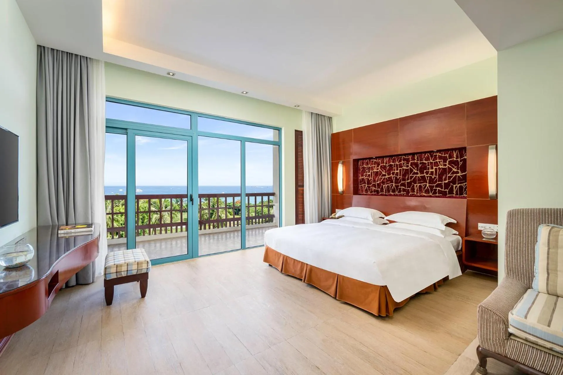 Bed in Tianhong Resort Hotel, Yalong Bay, Sanya
