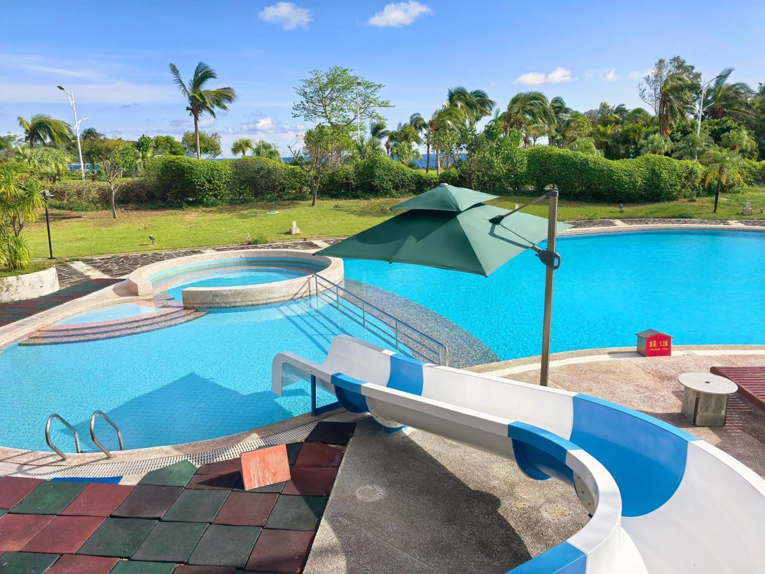 Swimming pool in Tianhong Resort Hotel, Yalong Bay, Sanya