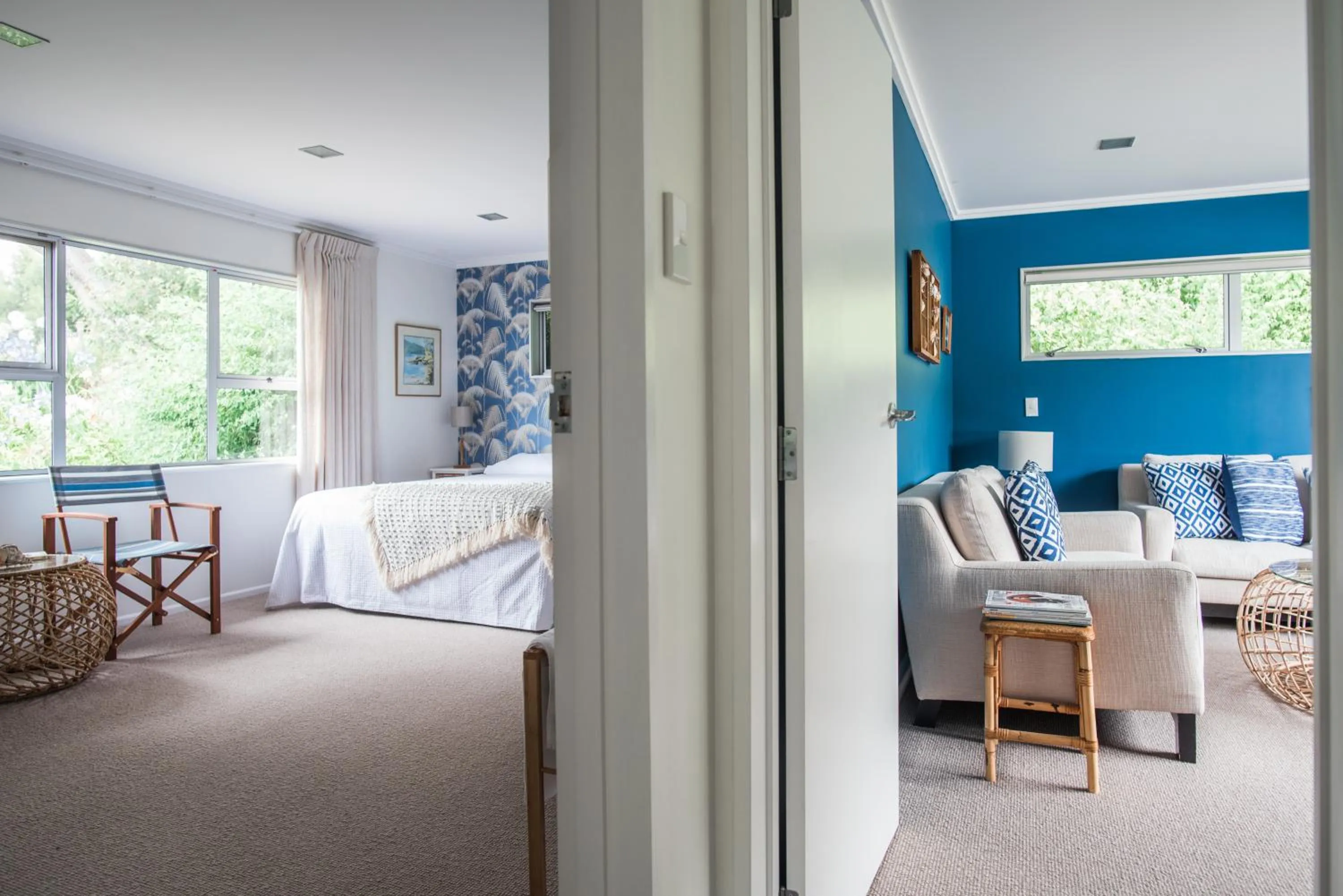 Shower, Bed in Seahurst Apartment