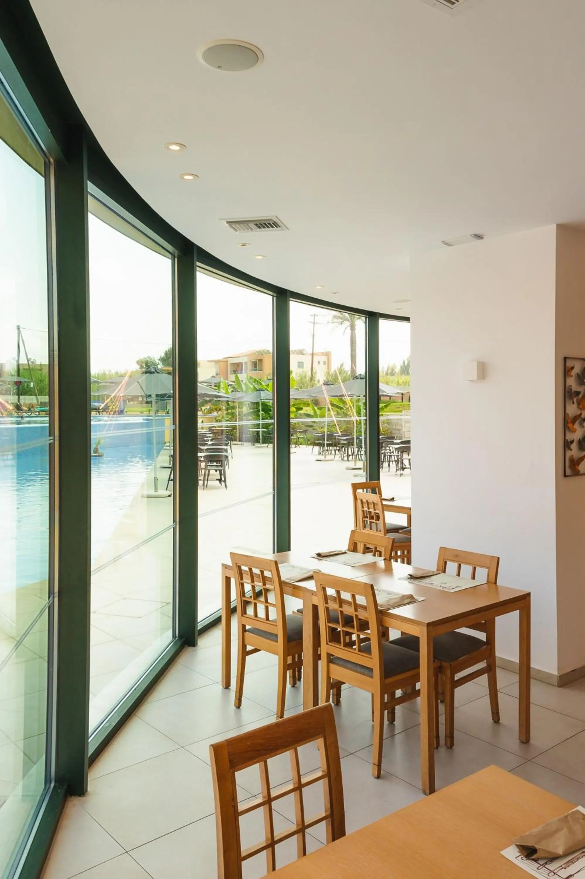 Restaurant/places to eat in Silver Beach Hotel & Apartments