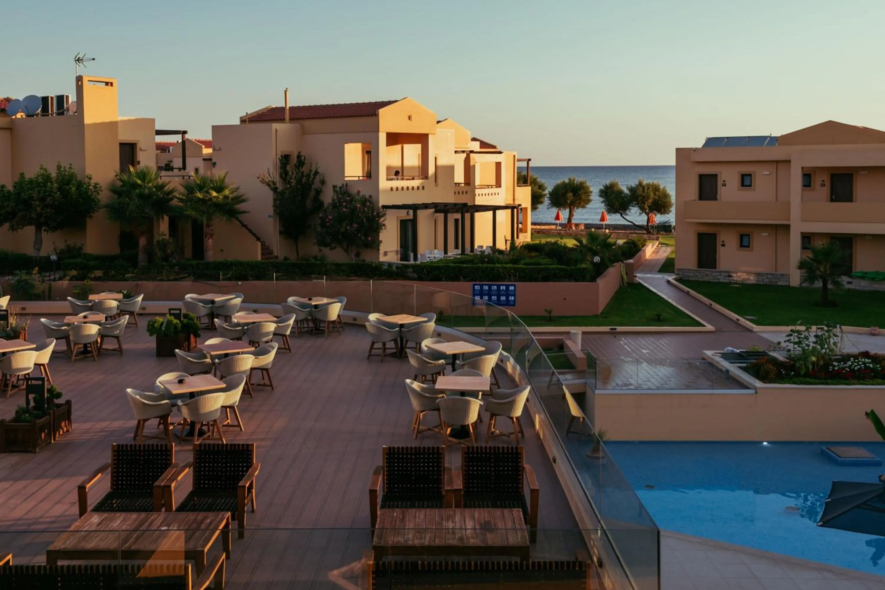 Restaurant/places to eat in Silver Beach Hotel & Apartments