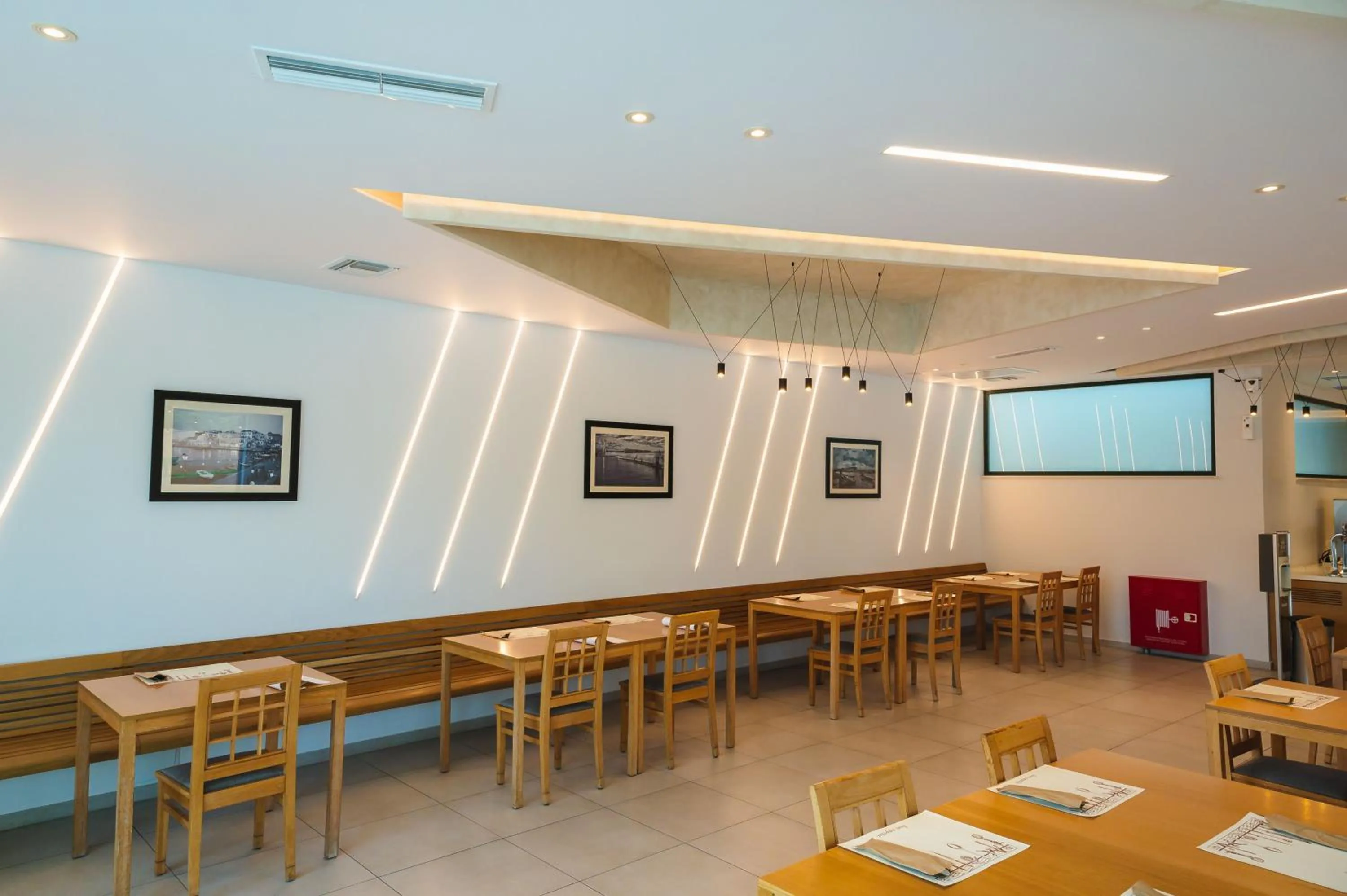 Restaurant/places to eat in Silver Beach Hotel & Apartments