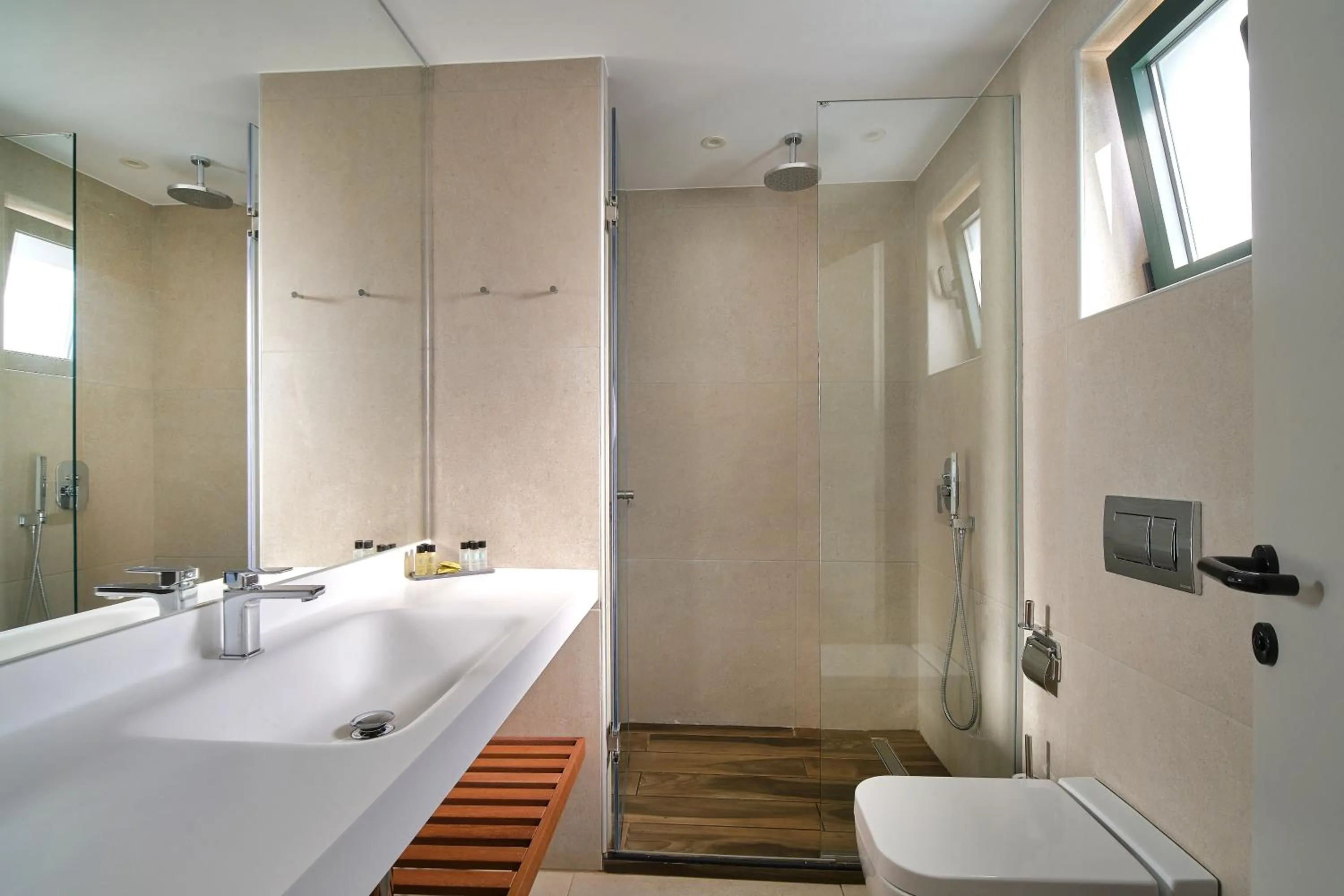 Shower in Silver Beach Hotel & Apartments