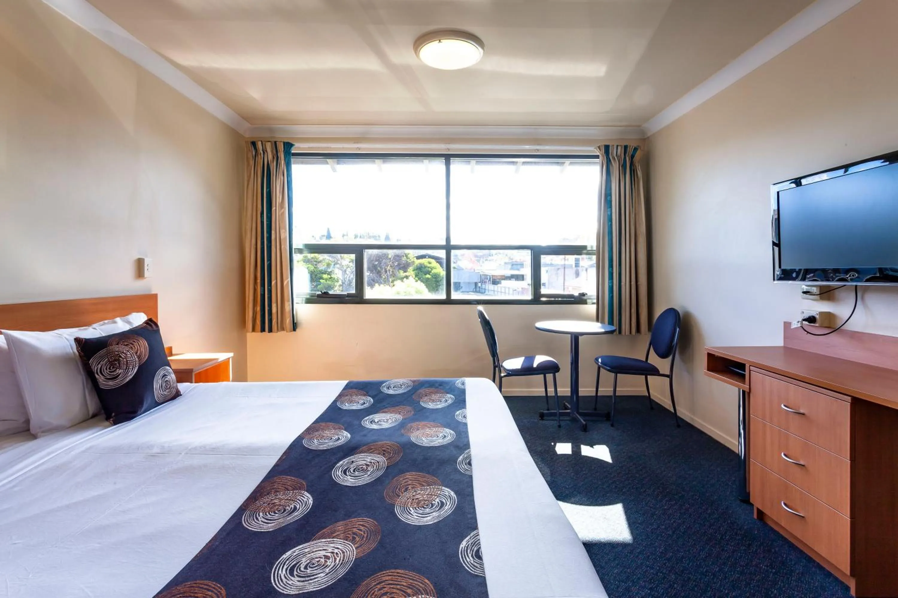 Photo of the whole room, Bed in Black Buffalo