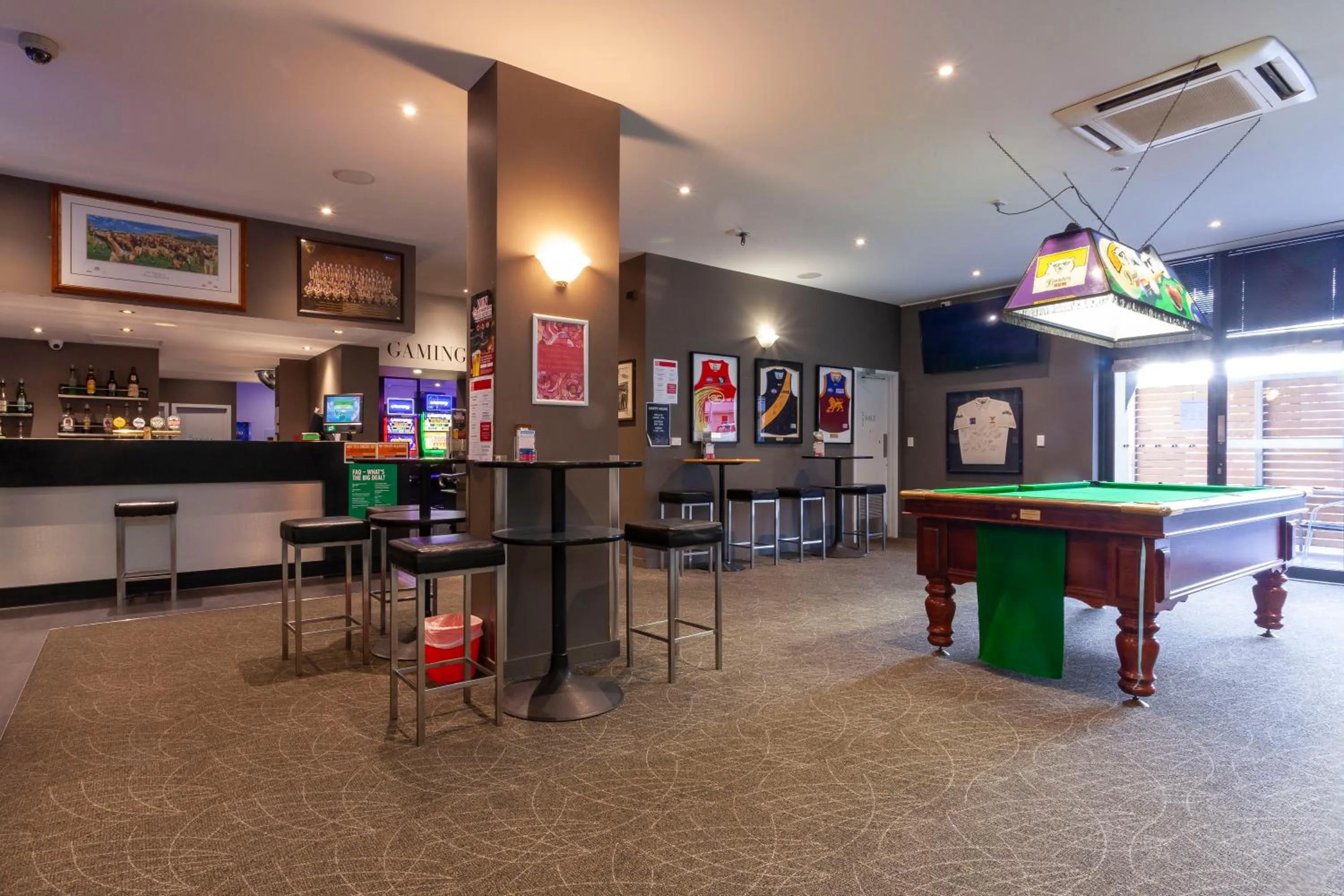 Billiard in Black Buffalo