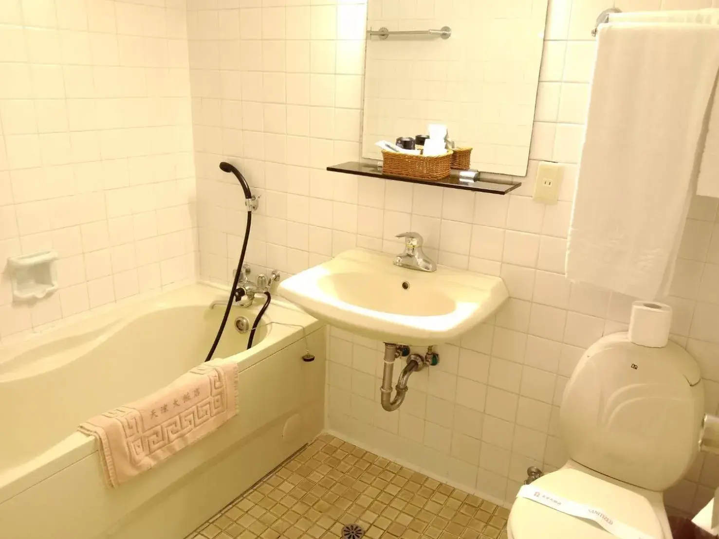 Shower, Bathroom in Tien Chin Hotel