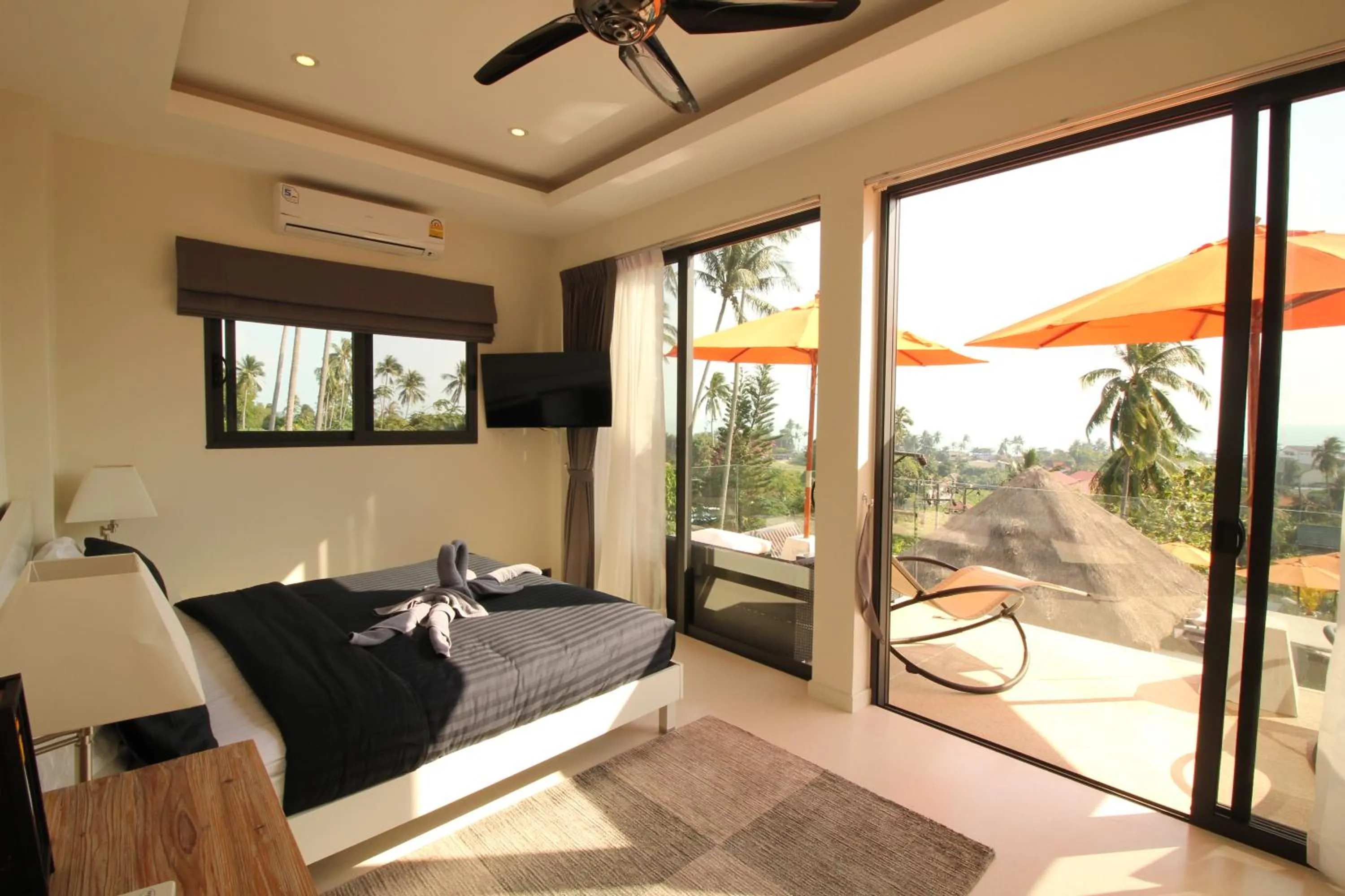 Bed in Baan Seaview Holiday Villas