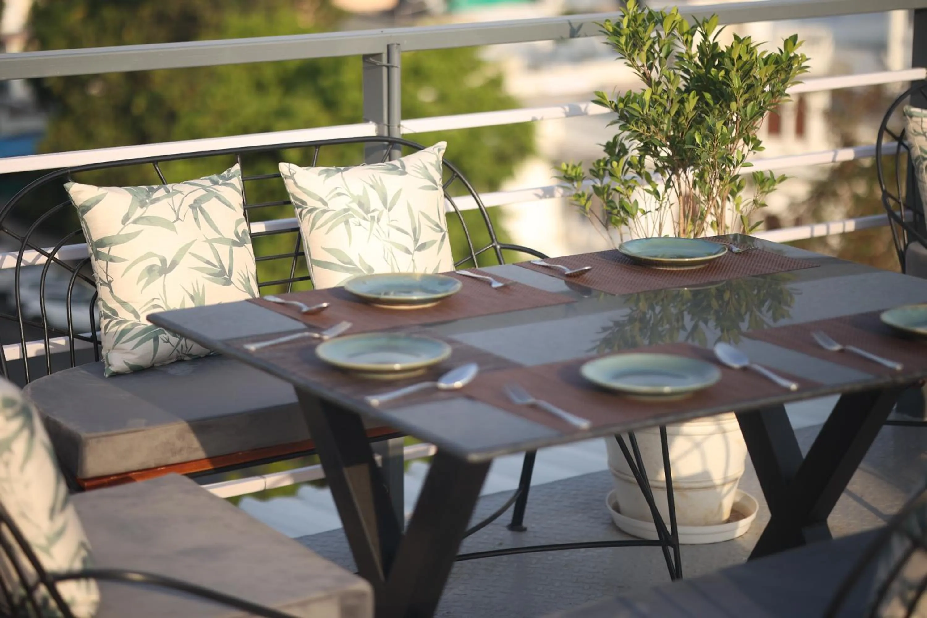 Restaurant/places to eat in Hotel Broadway Udaipur