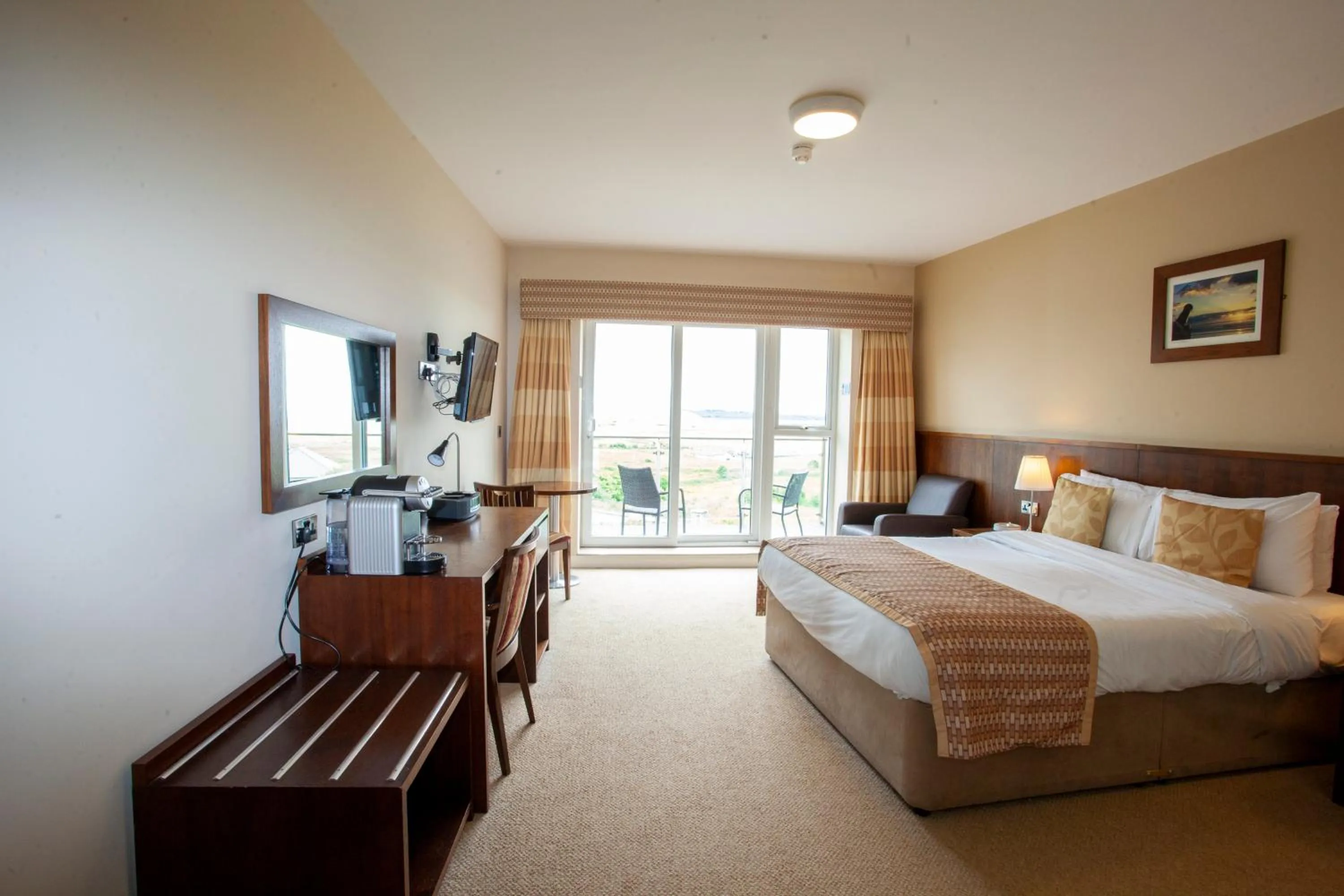 Bed in Strandhill Lodge and Suites Boutique Hotel