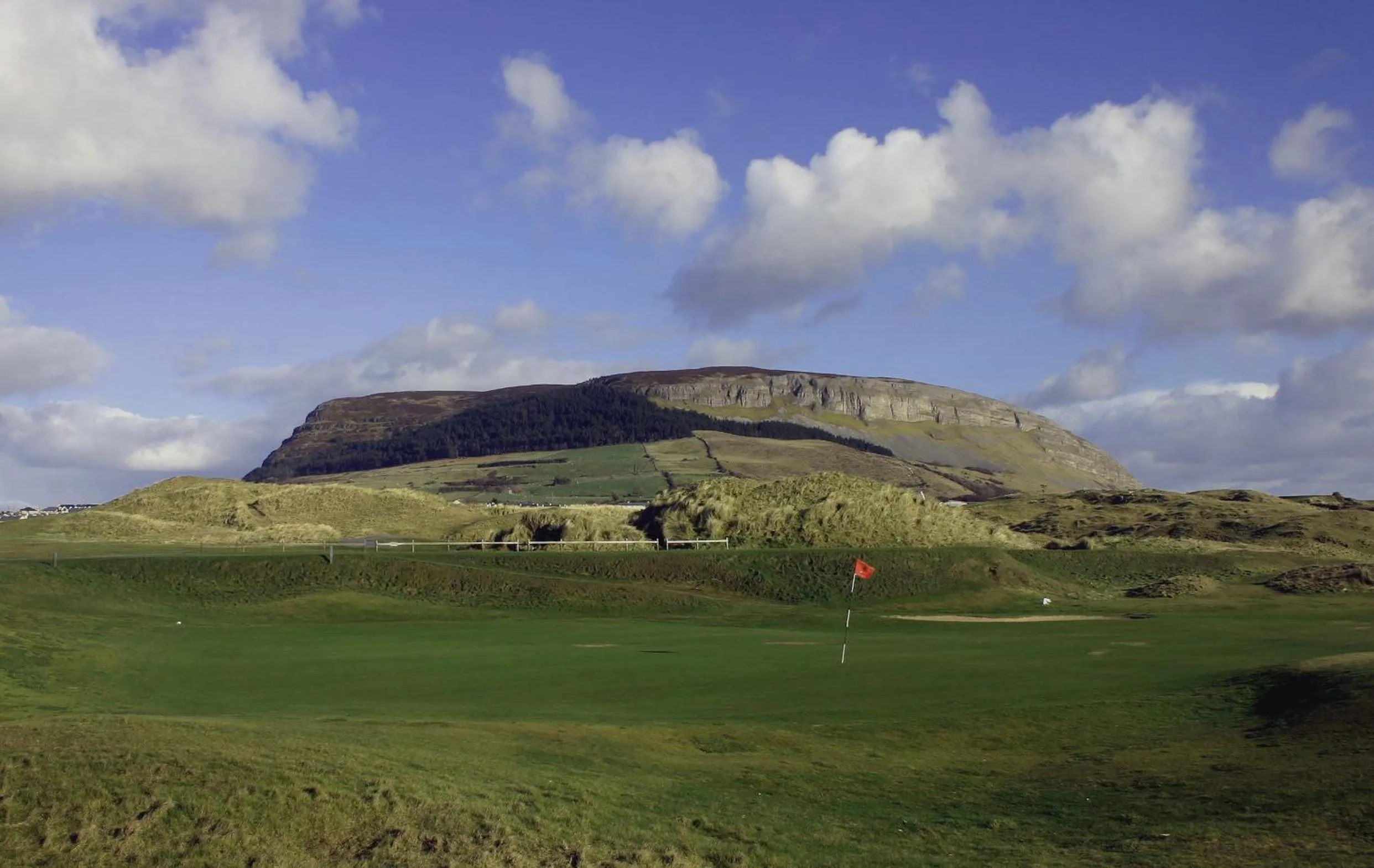 Golfcourse in Strandhill Lodge and Suites Boutique Hotel