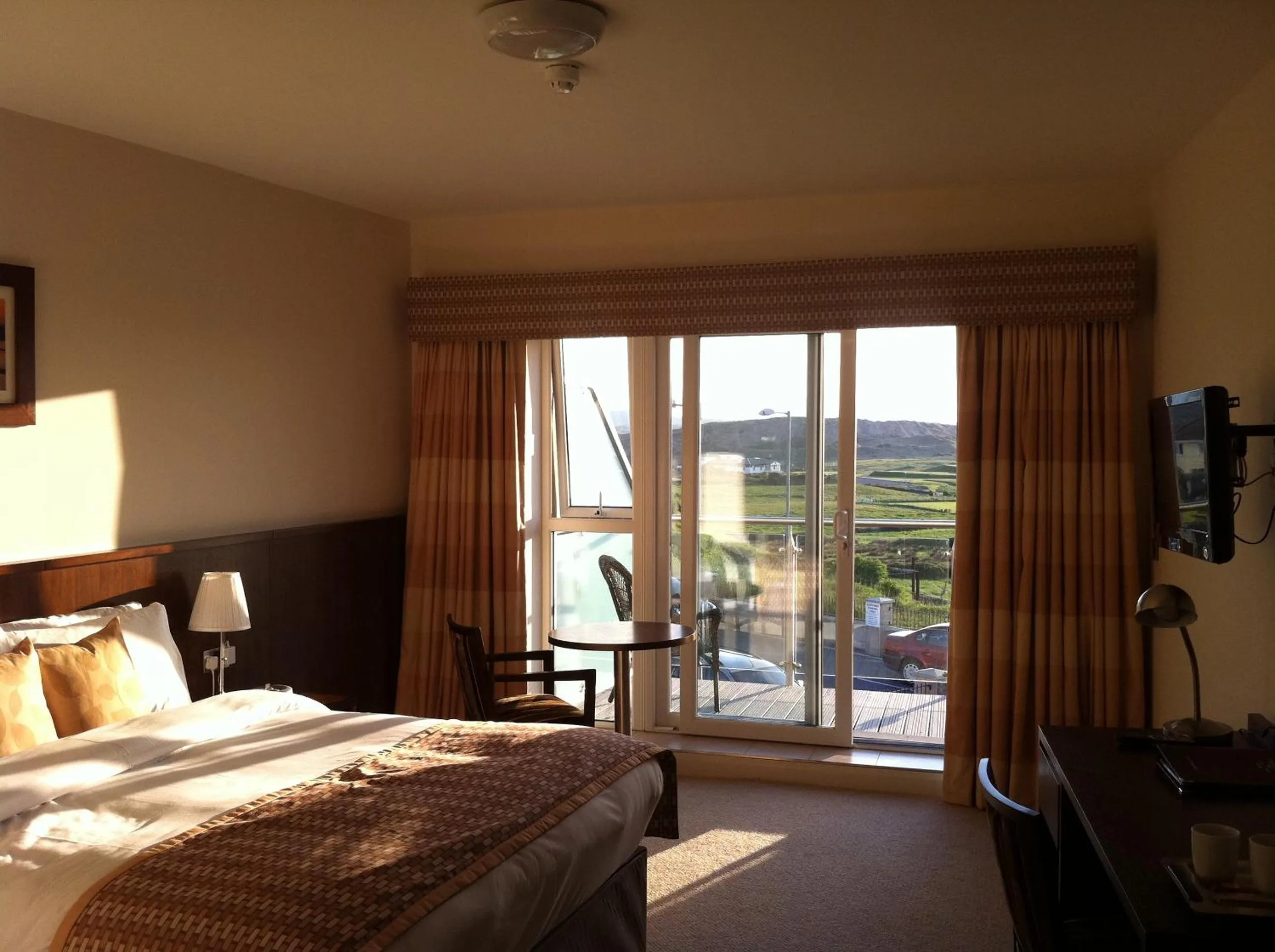Spring, Bed in Strandhill Lodge and Suites Boutique Hotel