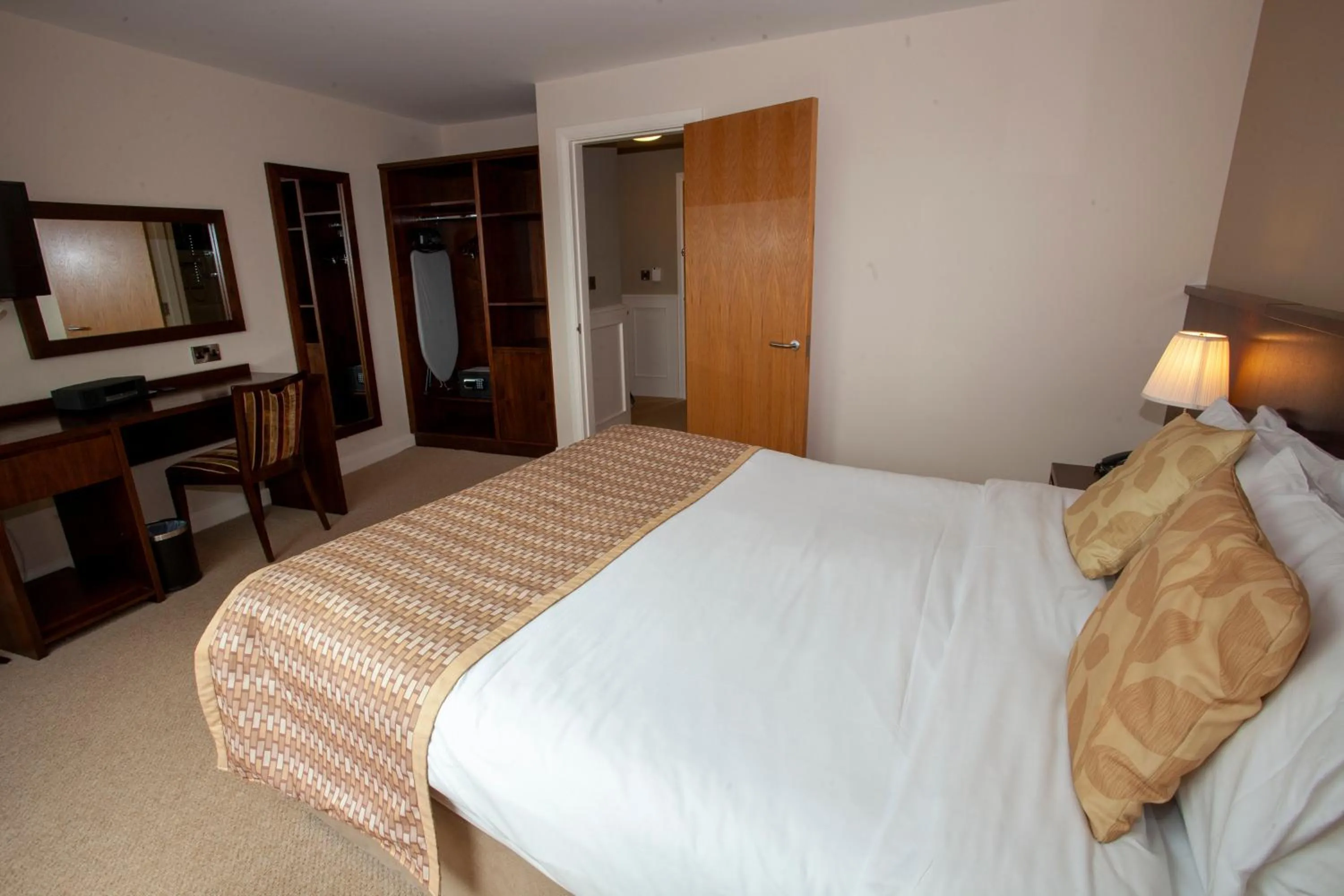 Bed in Strandhill Lodge and Suites Boutique Hotel