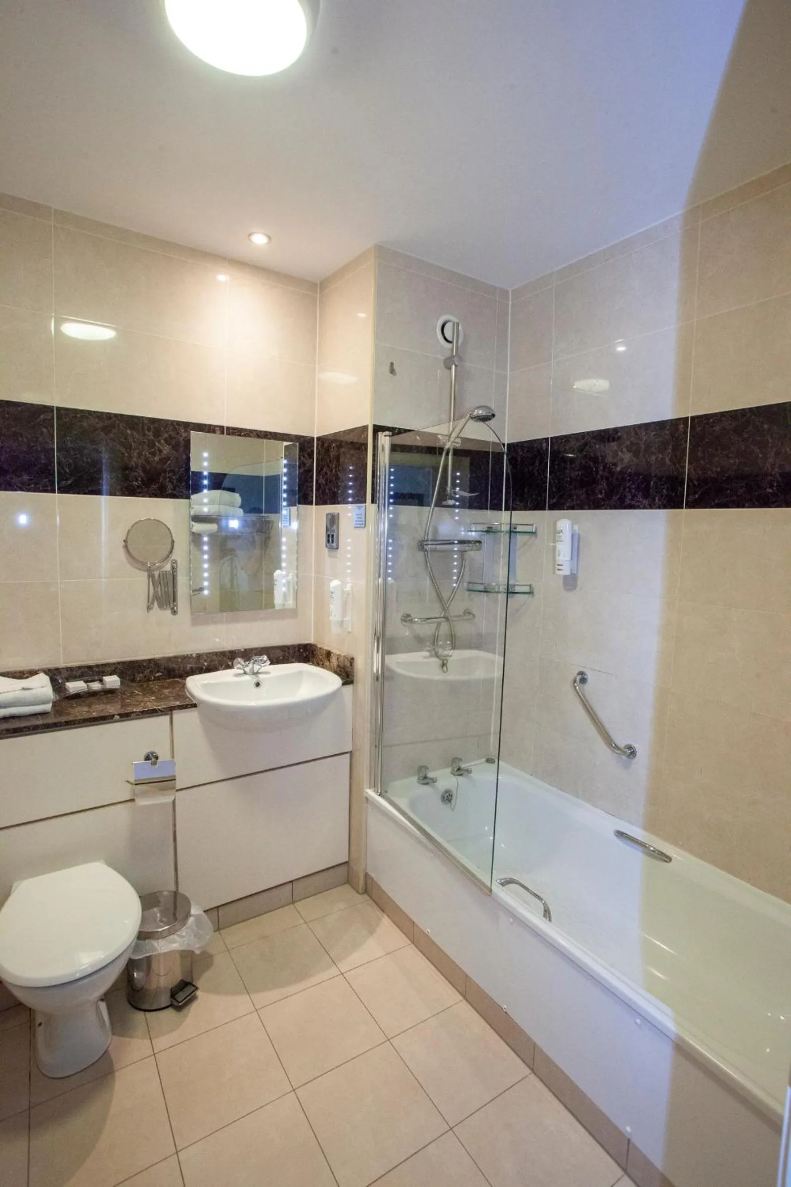 Strandhill Lodge and Suites Boutique Hotel