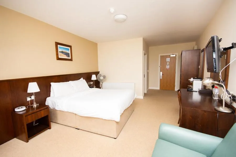 Bed in Strandhill Lodge and Suites Boutique Hotel