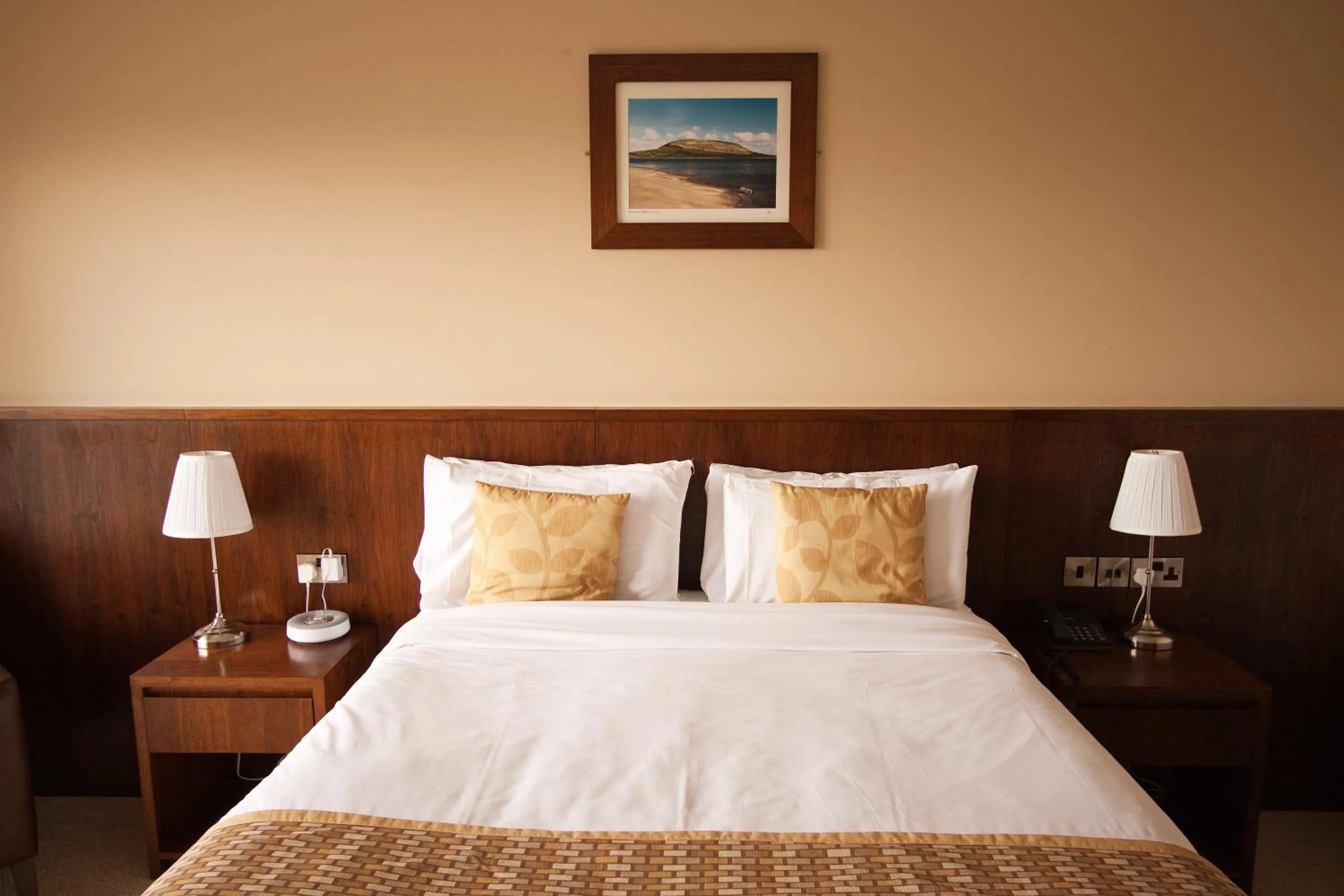 Bed in Strandhill Lodge and Suites Boutique Hotel