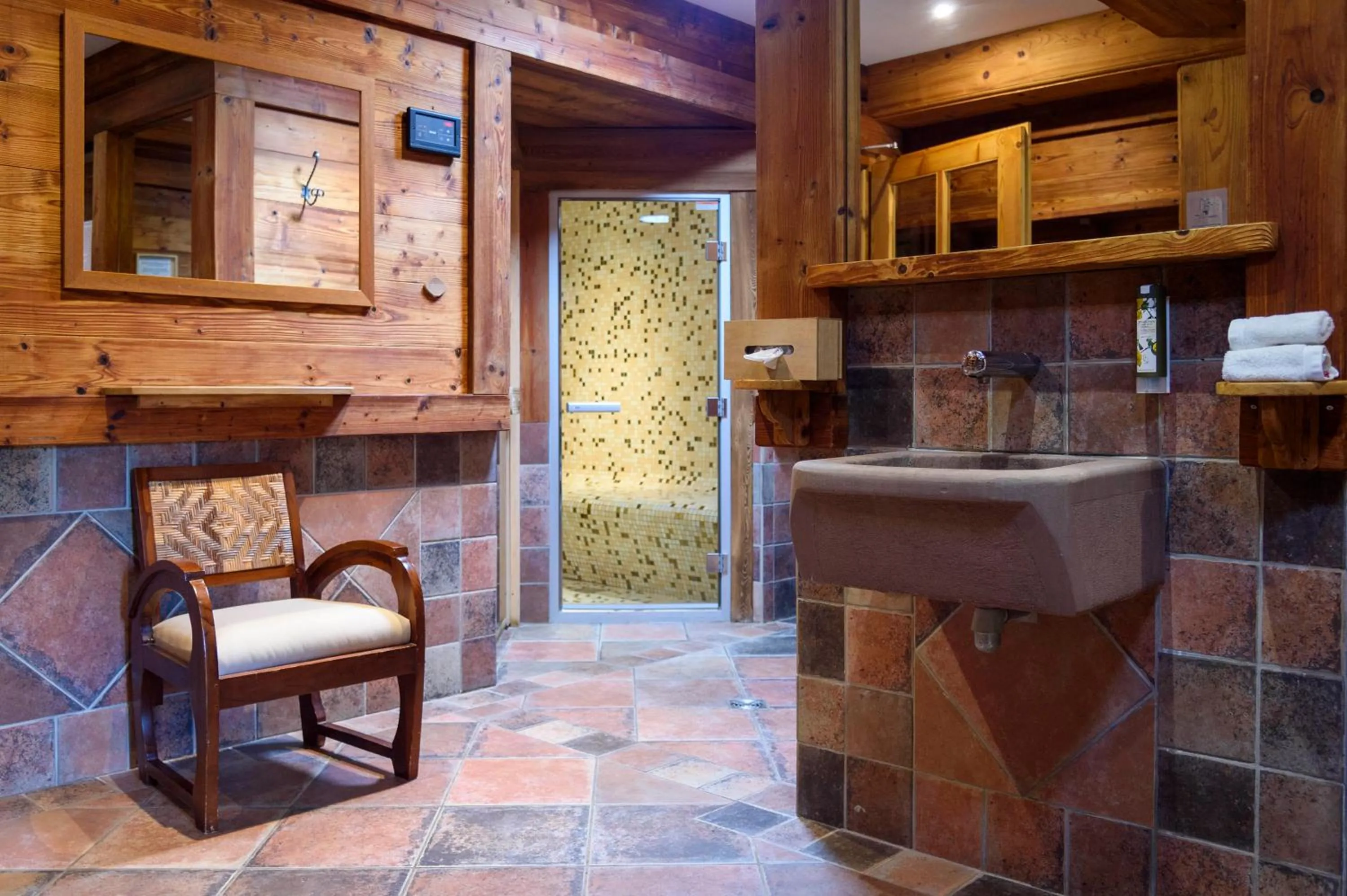 Swimming pool in Hôtel-Restaurant Les Bas-Rupts, Singuliers Hôtel