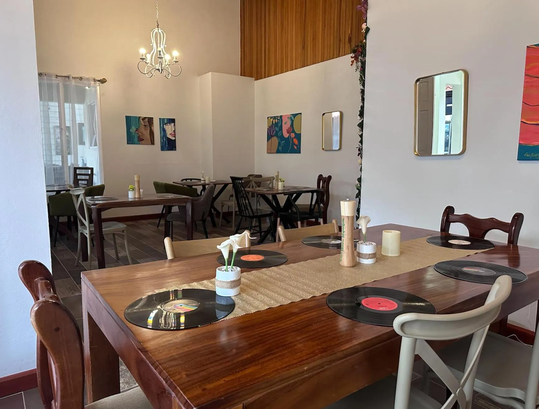 Restaurant/places to eat in Hotel Luisiana