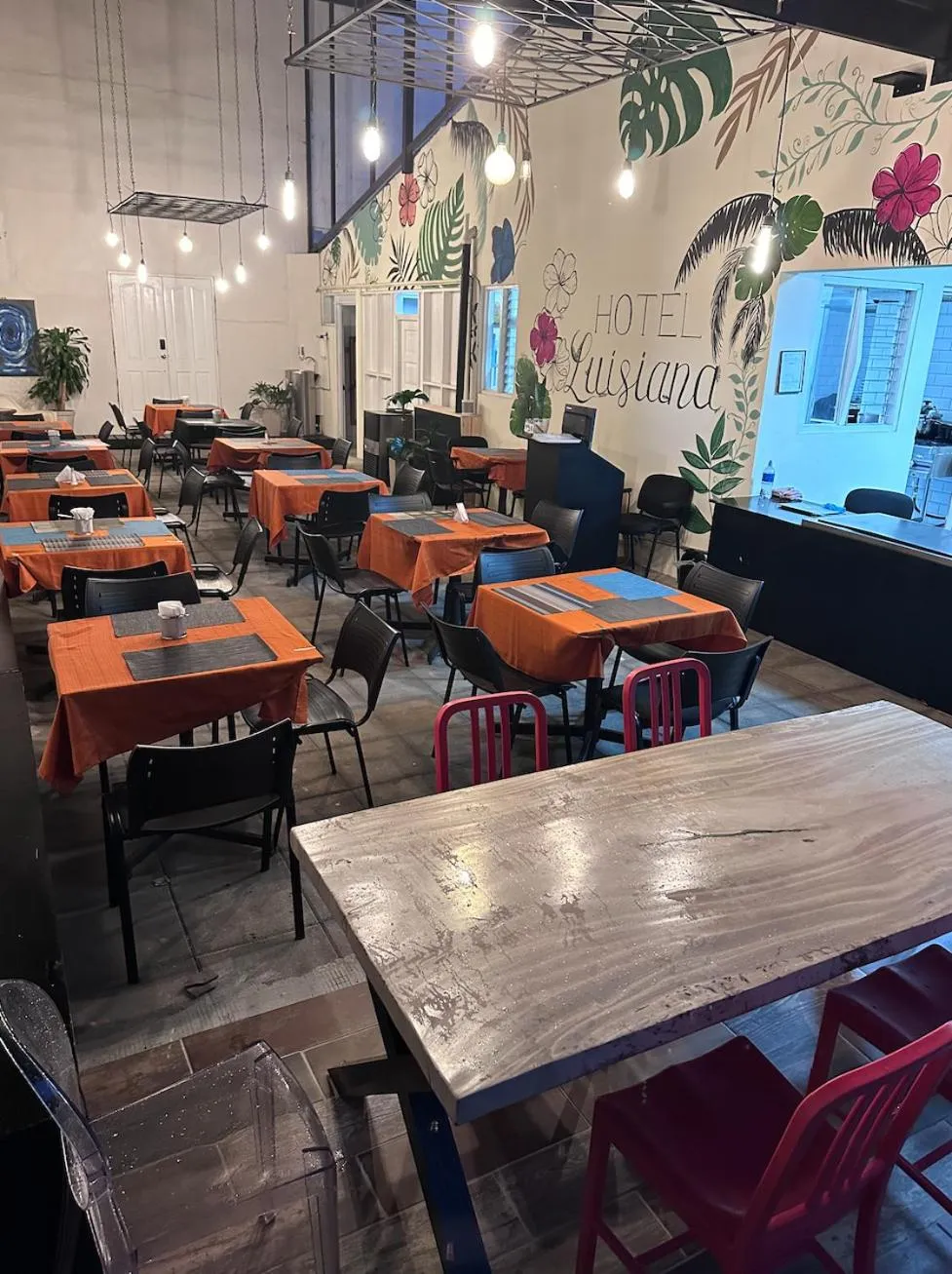 Restaurant/places to eat in Hotel Luisiana