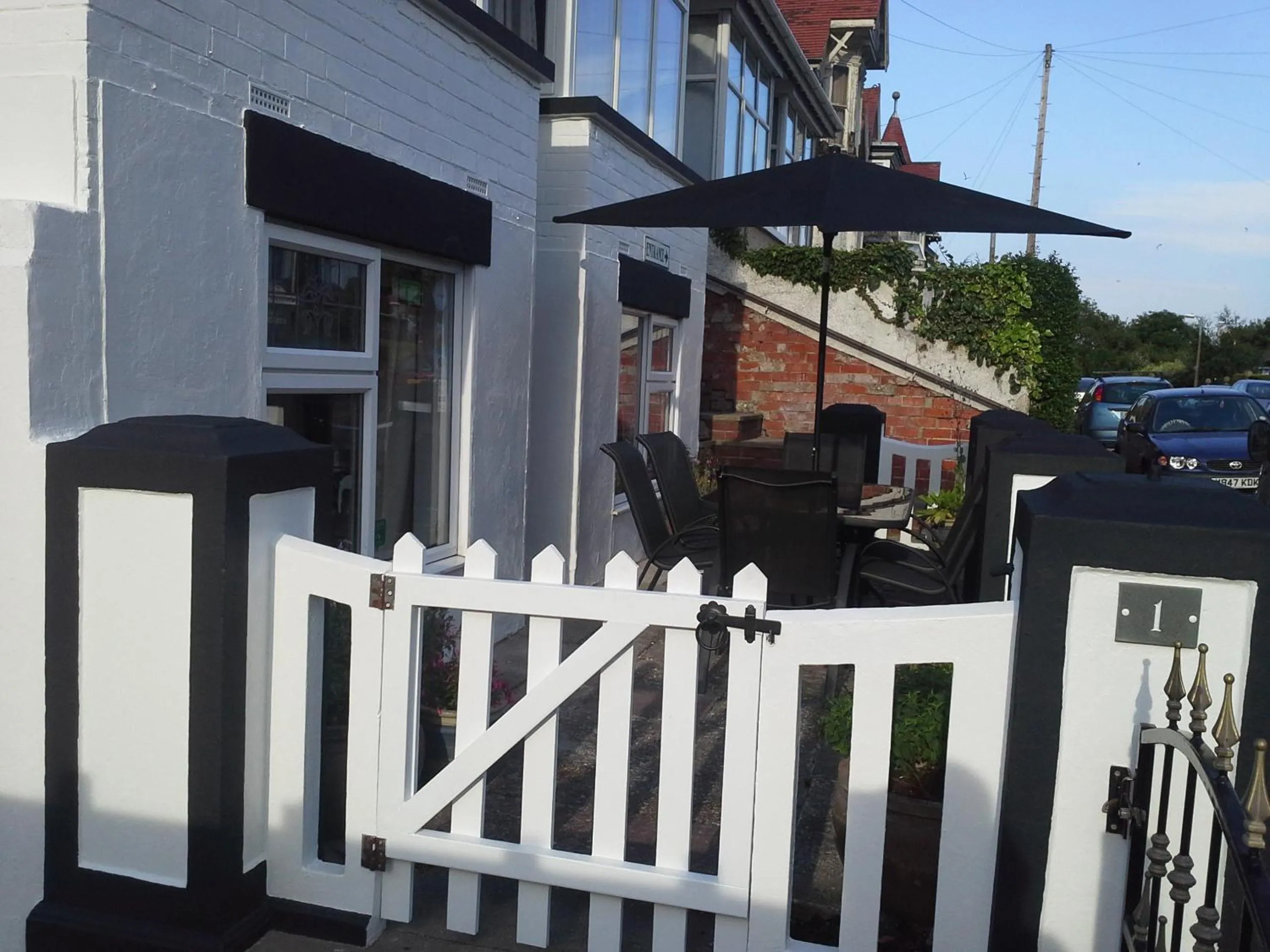 Facade/entrance in Westdene