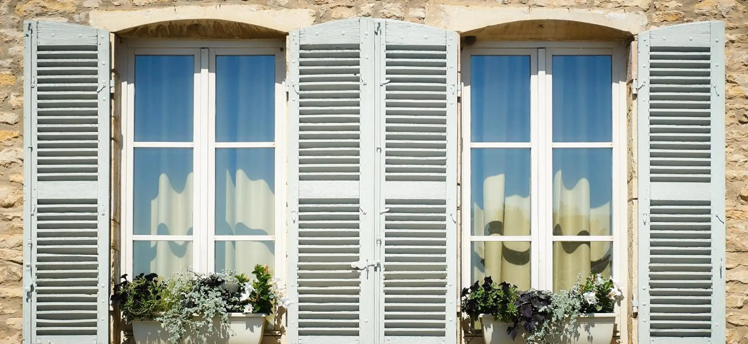 Property building in Castel de Très Girard - Hotel & Restaurant - Teritoria Property building in Castel de Très Girard - Hotel & Restaurant - Teritoria