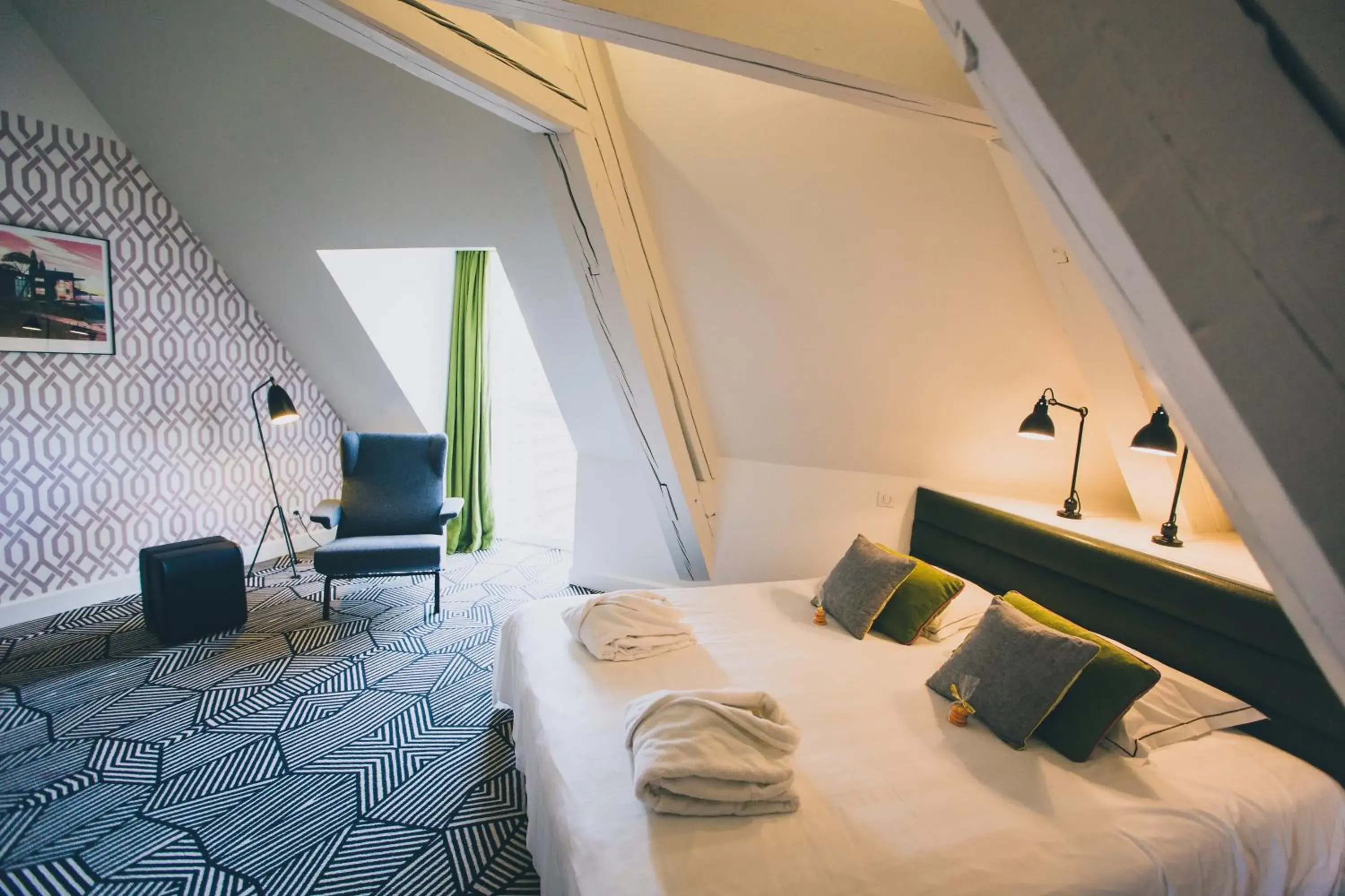 Photo of the whole room, Bed in Castel de Très Girard - Hotel & Restaurant - Teritoria Photo of the whole room, Bed in Castel de Très Girard - Hotel & Restaurant - Teritoria