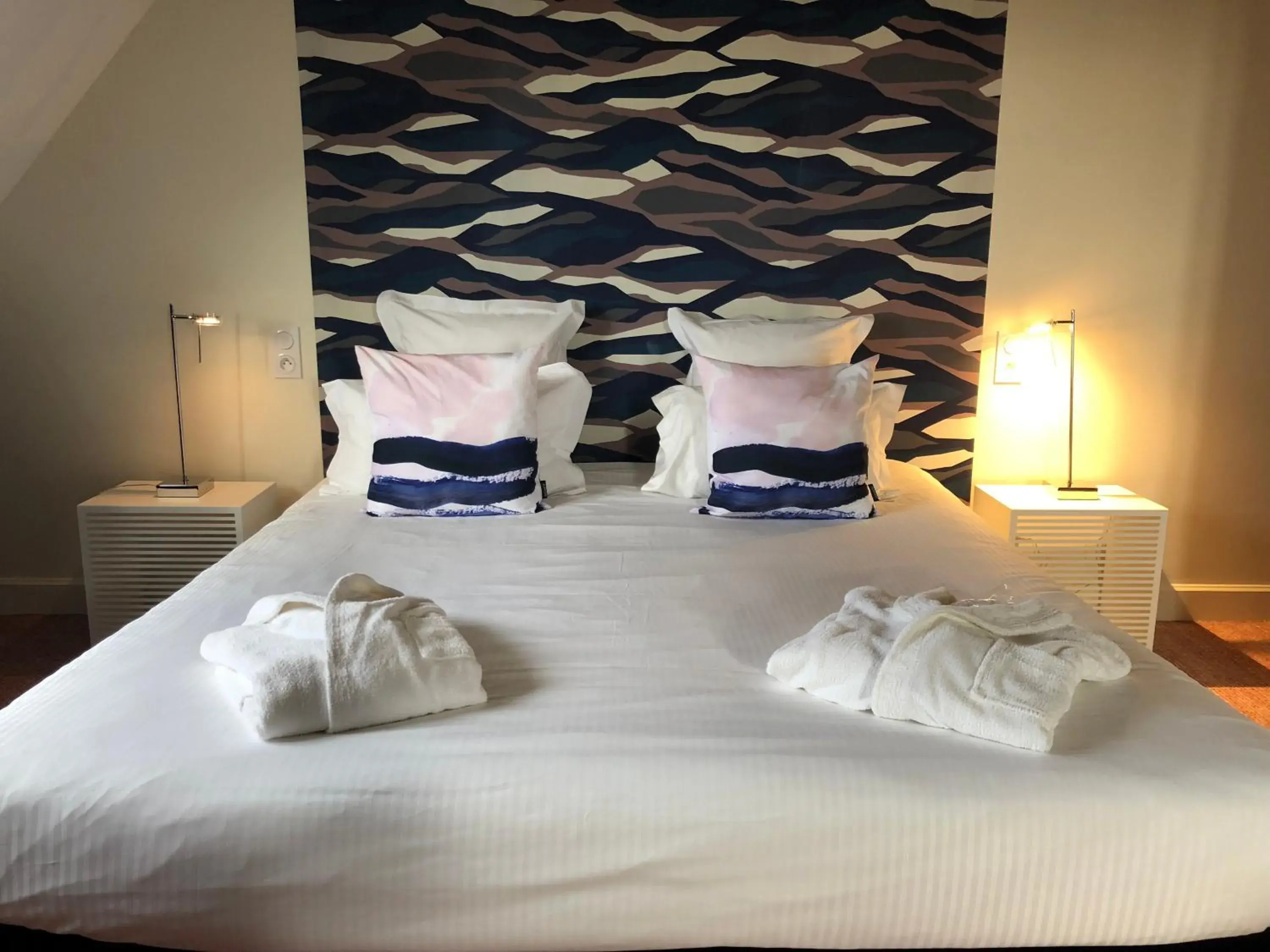 Bed in Castel de Très Girard - Hotel & Restaurant - Teritoria Bed in Castel de Très Girard - Hotel & Restaurant - Teritoria