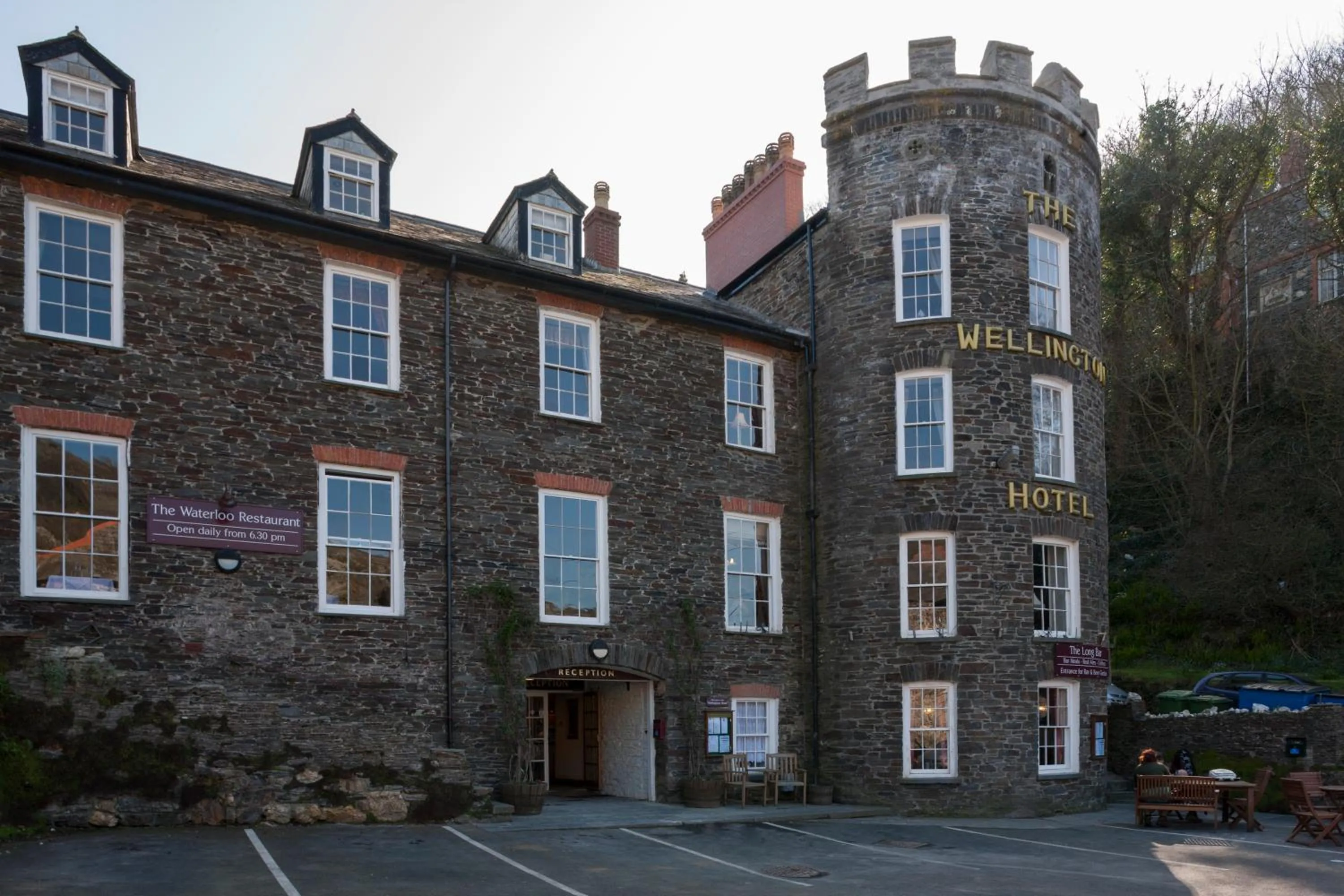 Facade/entrance in The Wellington Hotel