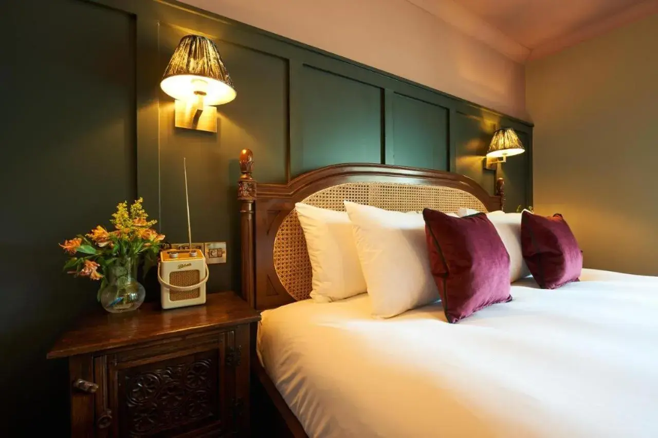 King Room - single occupancy in The Wellington Hotel King Room - single occupancy in The Wellington Hotel