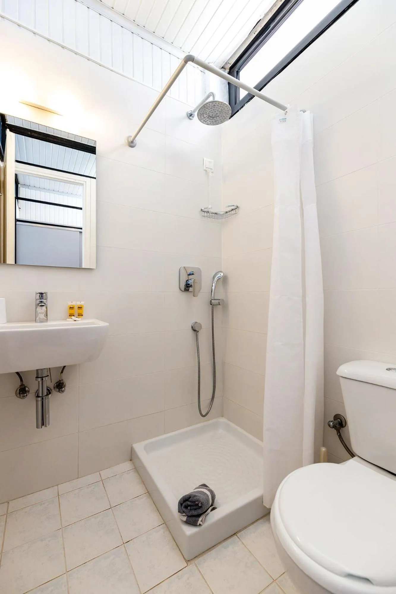 Shower in Hippocampus Hotel